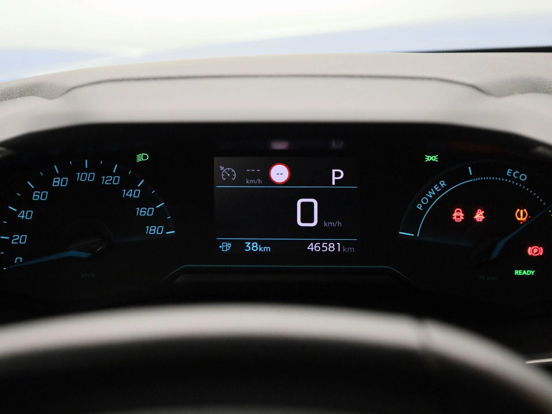 Peugeot-e-208-image-8