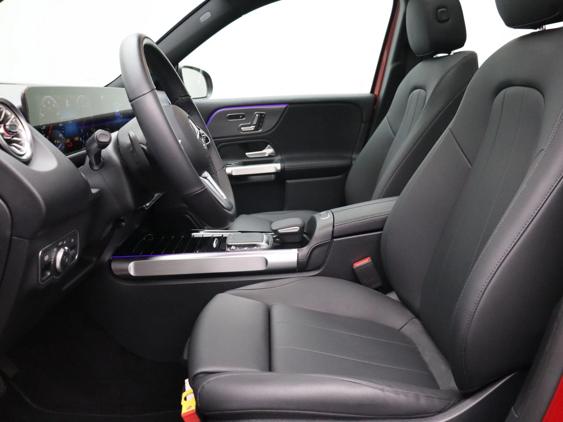 Mercedes-Benz GLB 180 d Business Solution + MULTIBEAM LED + PANO DAK + CARPLAY + LEDER +