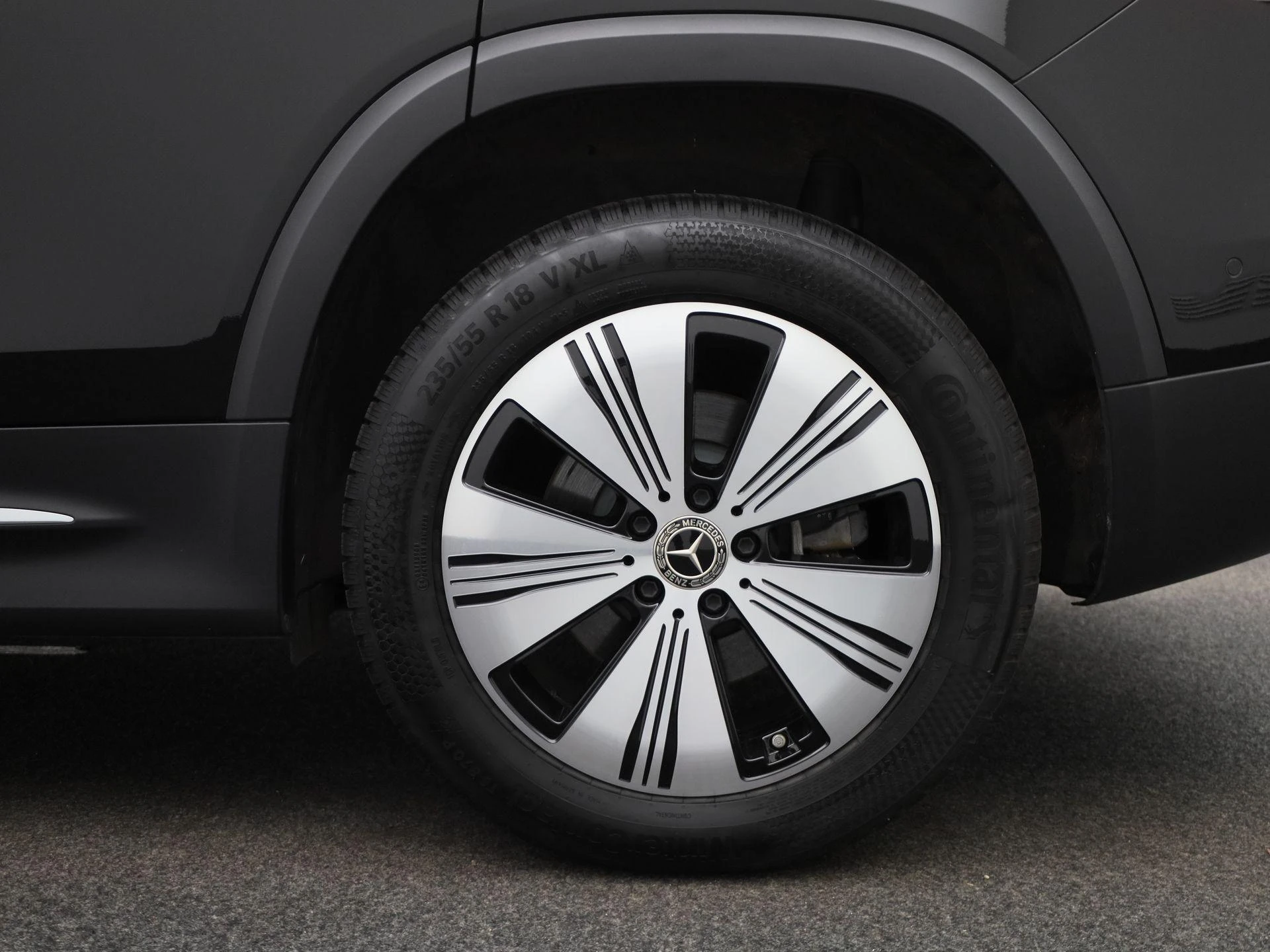 Mercedes-Benz-EQB-image-13