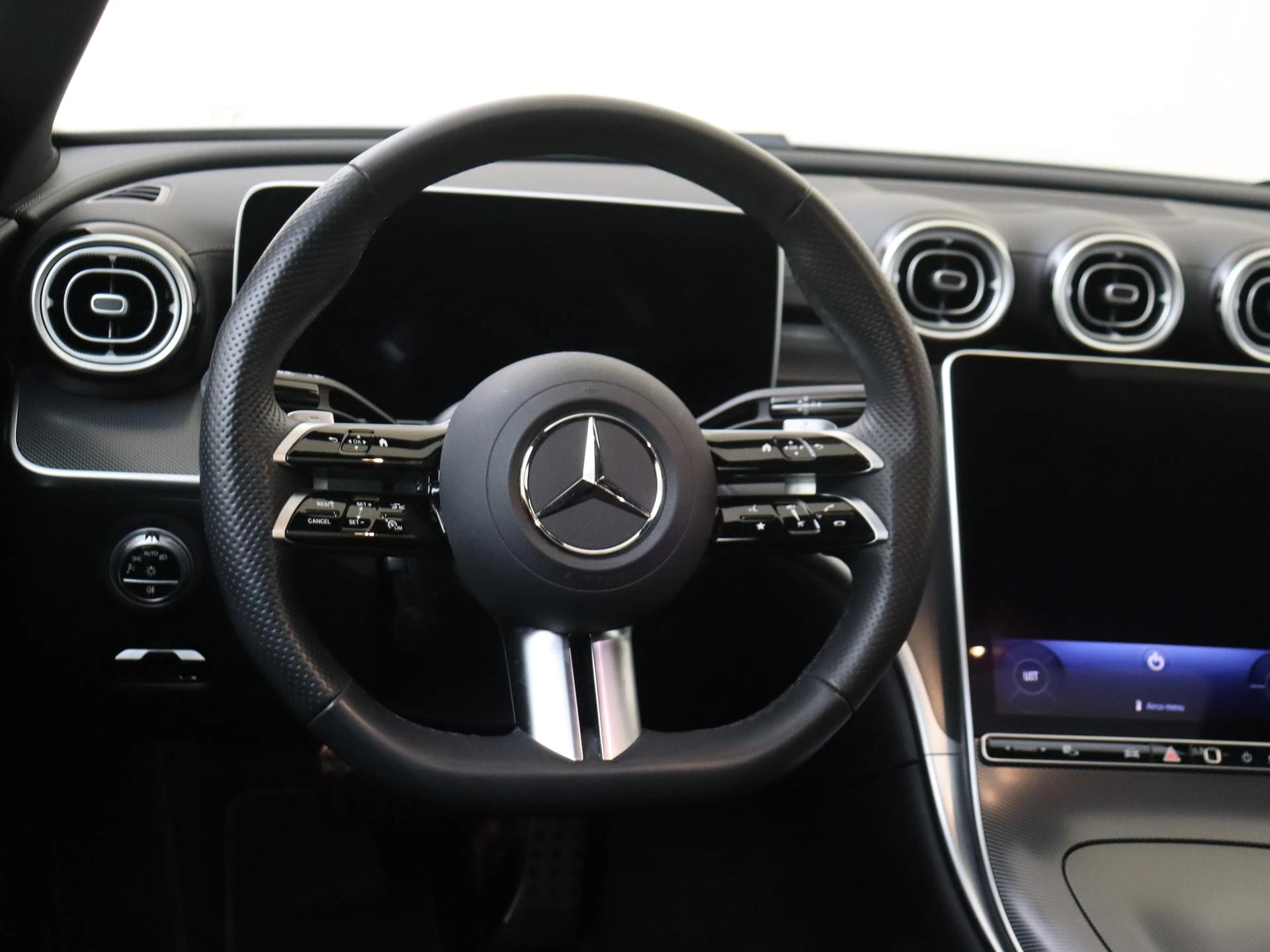 Mercedes-Benz-C-Klasse-image-9