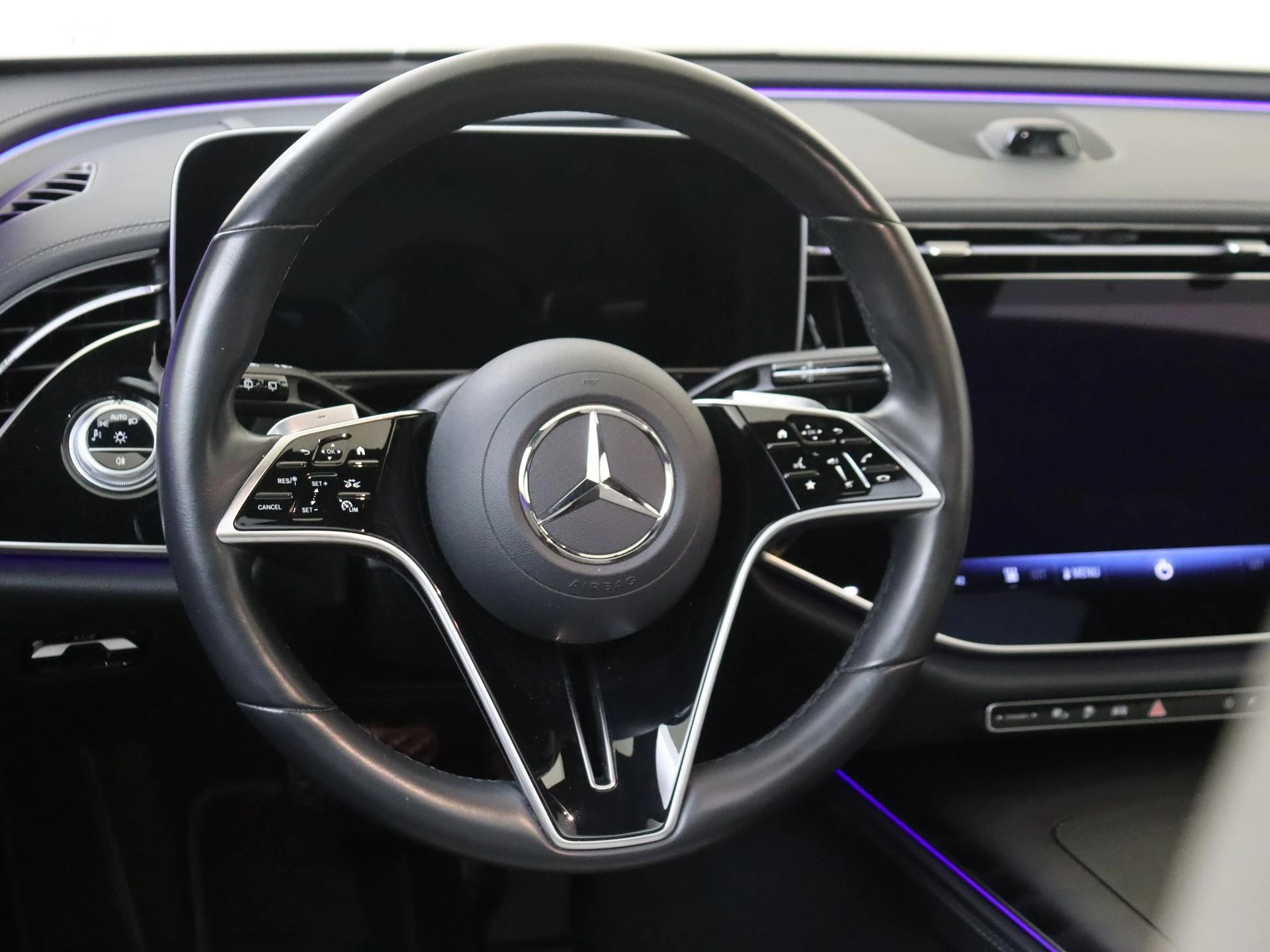 Mercedes-Benz-E-Klasse-image-9