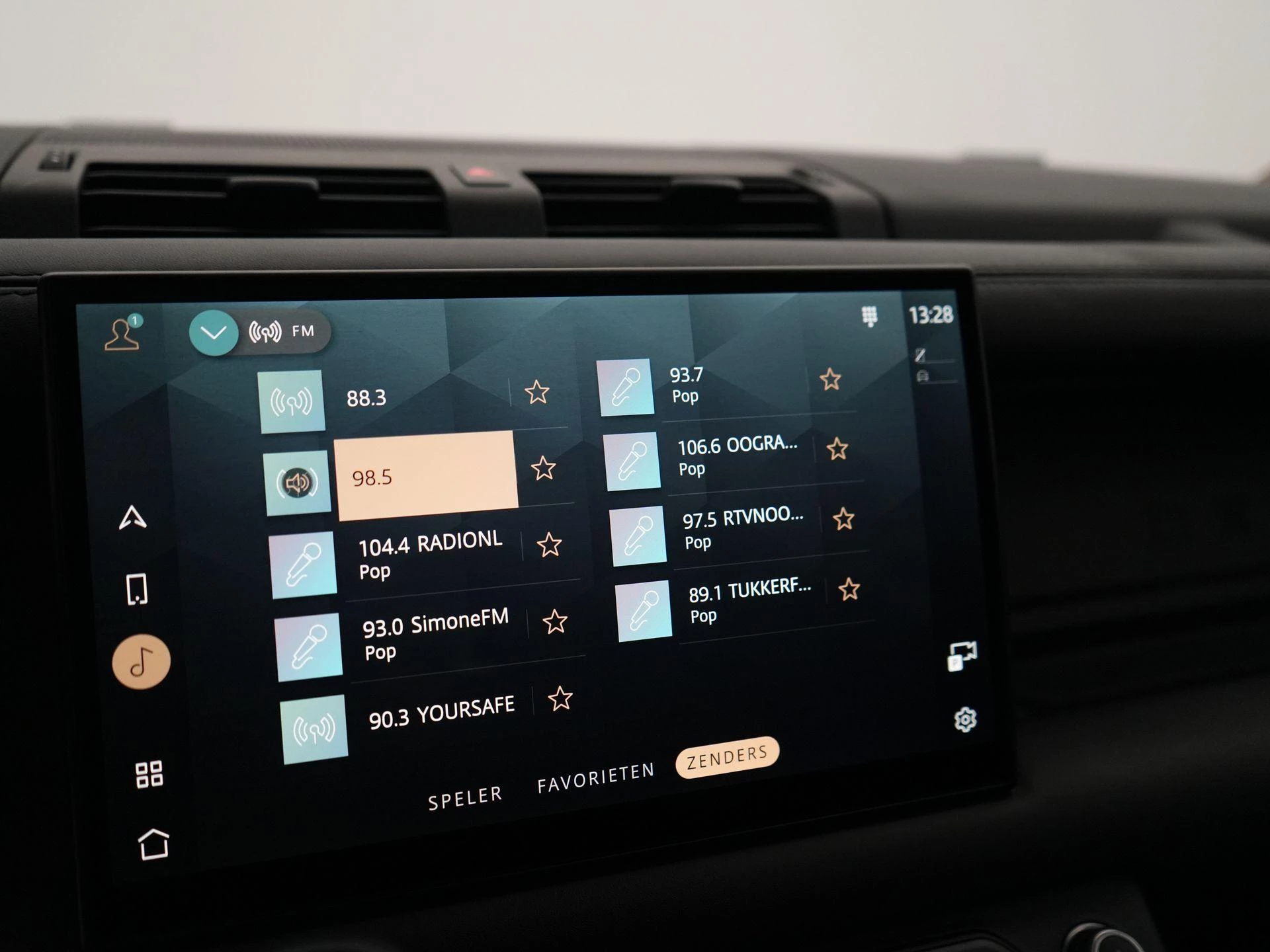 Land Rover-Defender-image-26