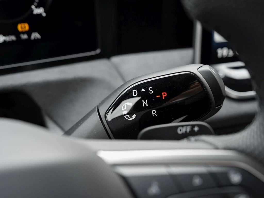 Volkswagen Tiguan R-Line 2.0TDI AHV Trailer Ass. Discover