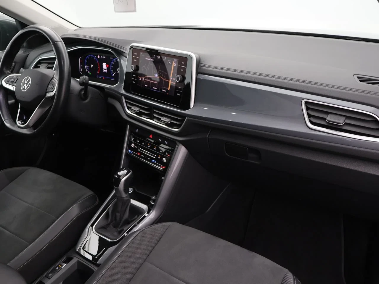 Volkswagen-T-Roc-image-6