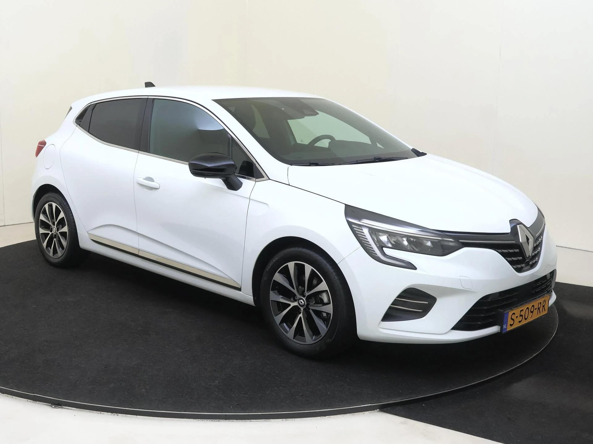 Renault-Clio-image-1