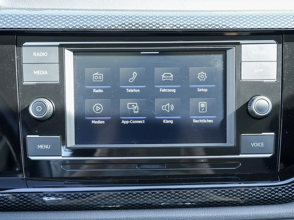 Volkswagen-Polo-image-12