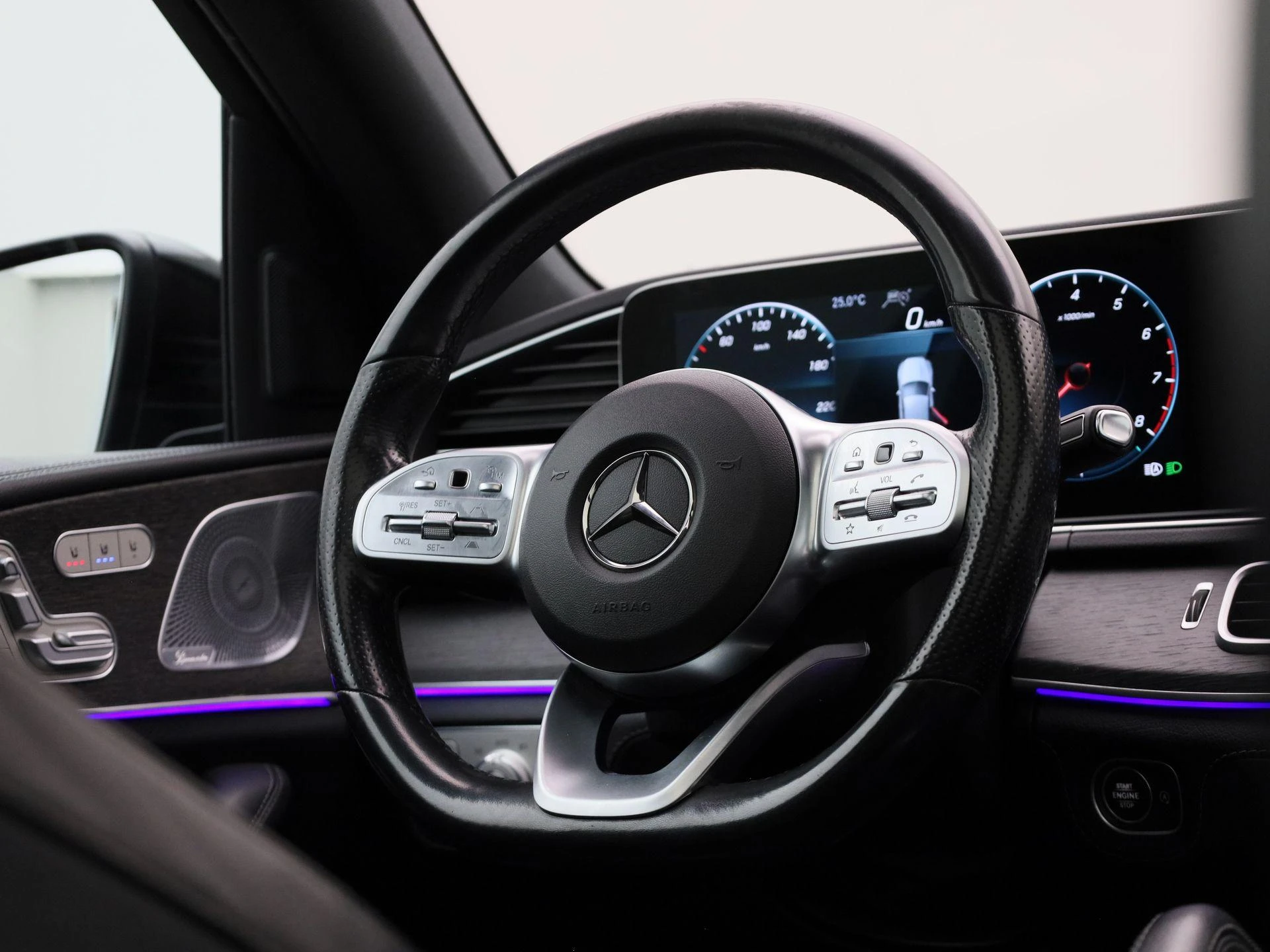 Mercedes-Benz-GLE-image-57