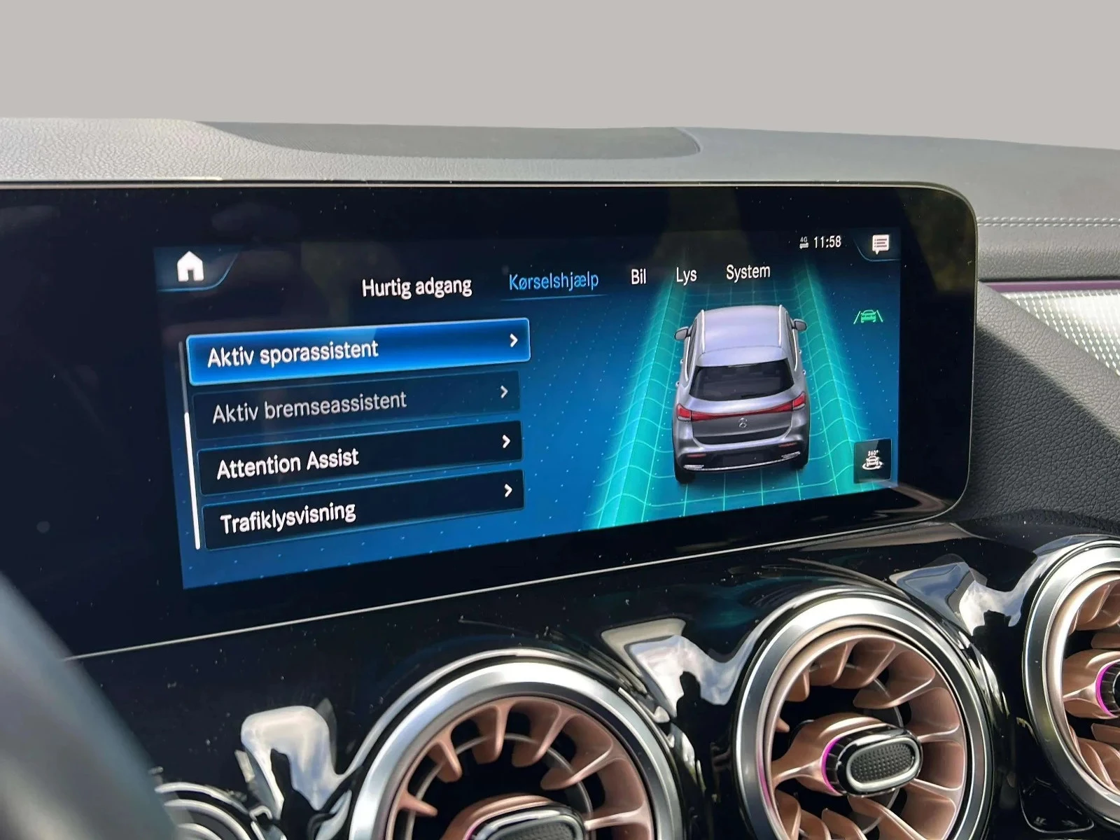 Mercedes-Benz-EQA-image-16