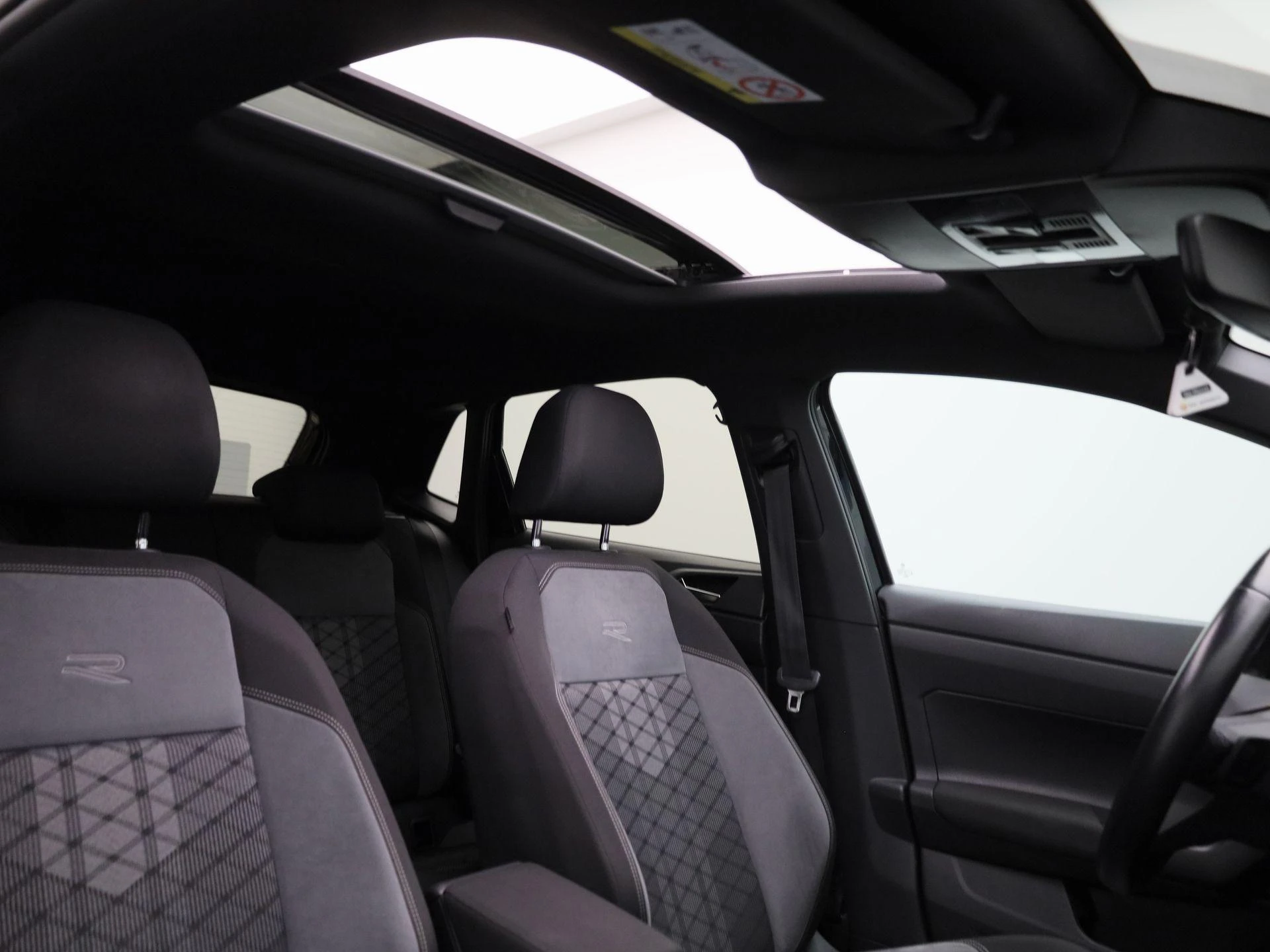 Volkswagen-Polo-image-40