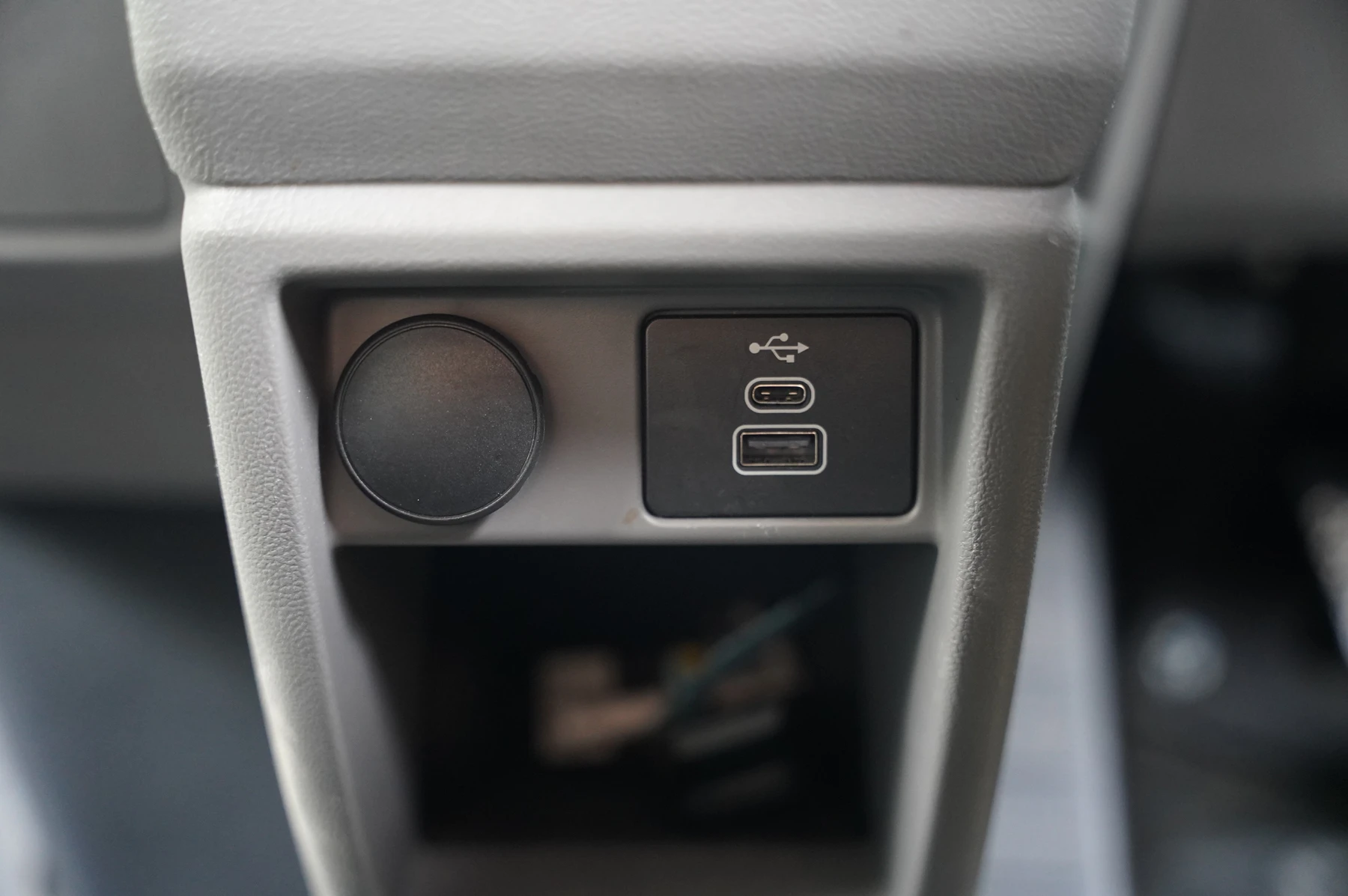Volkswagen-Transporter-image-26