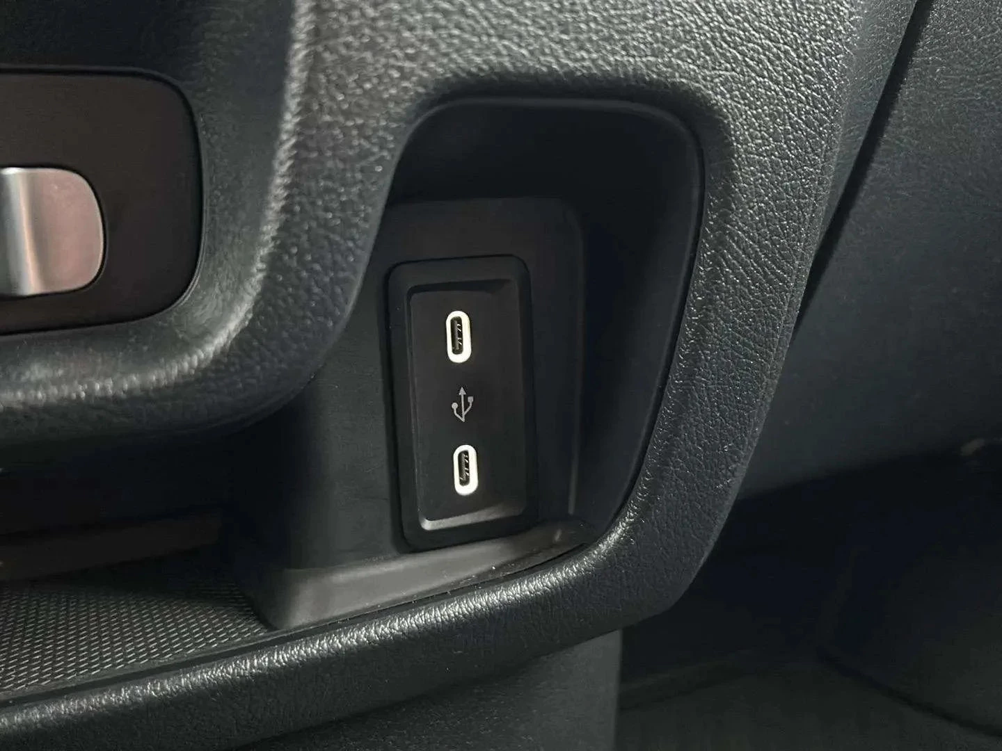 Mercedes-Benz-Vito-image-17