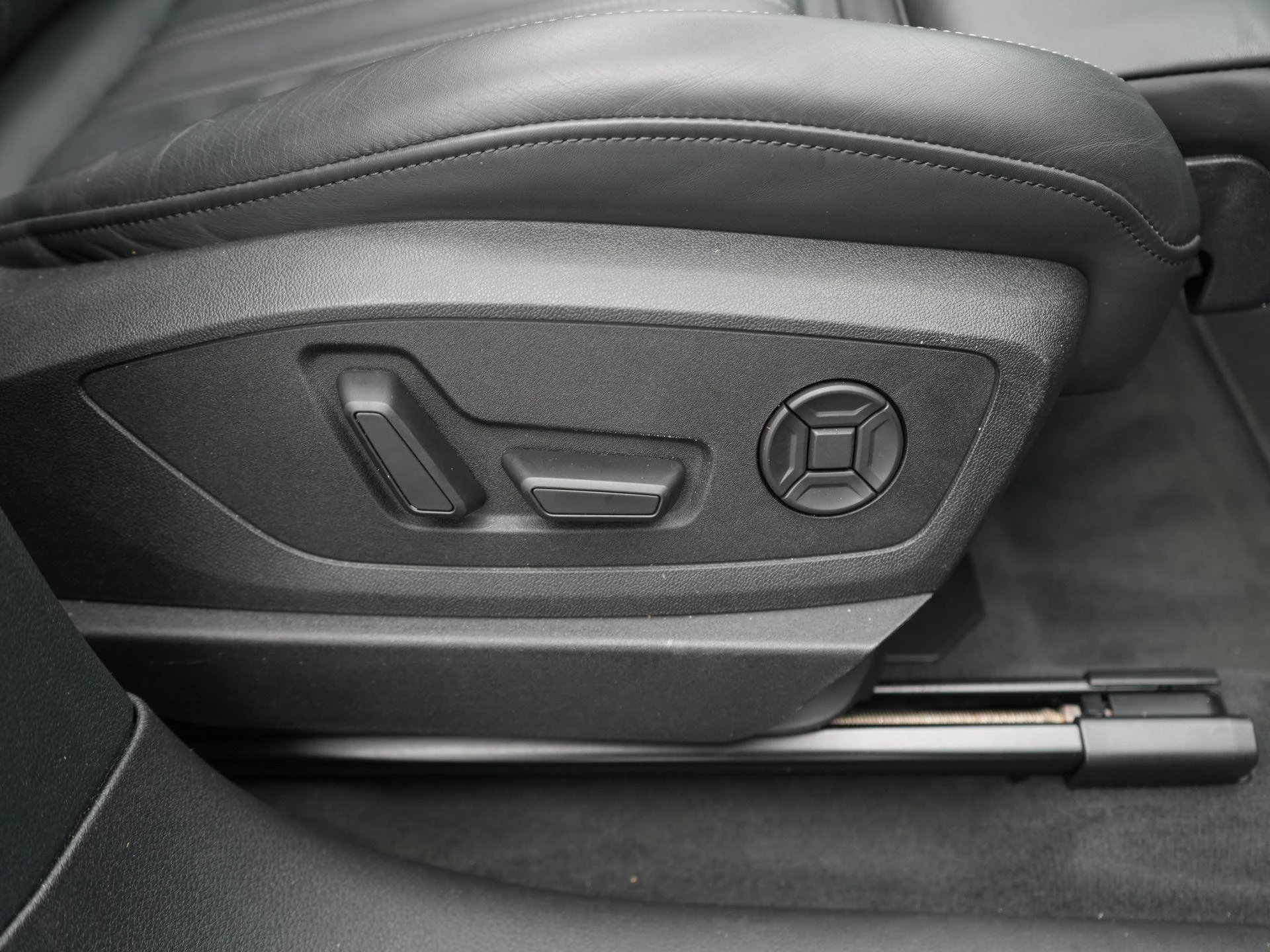 Audi-e-tron-image-40