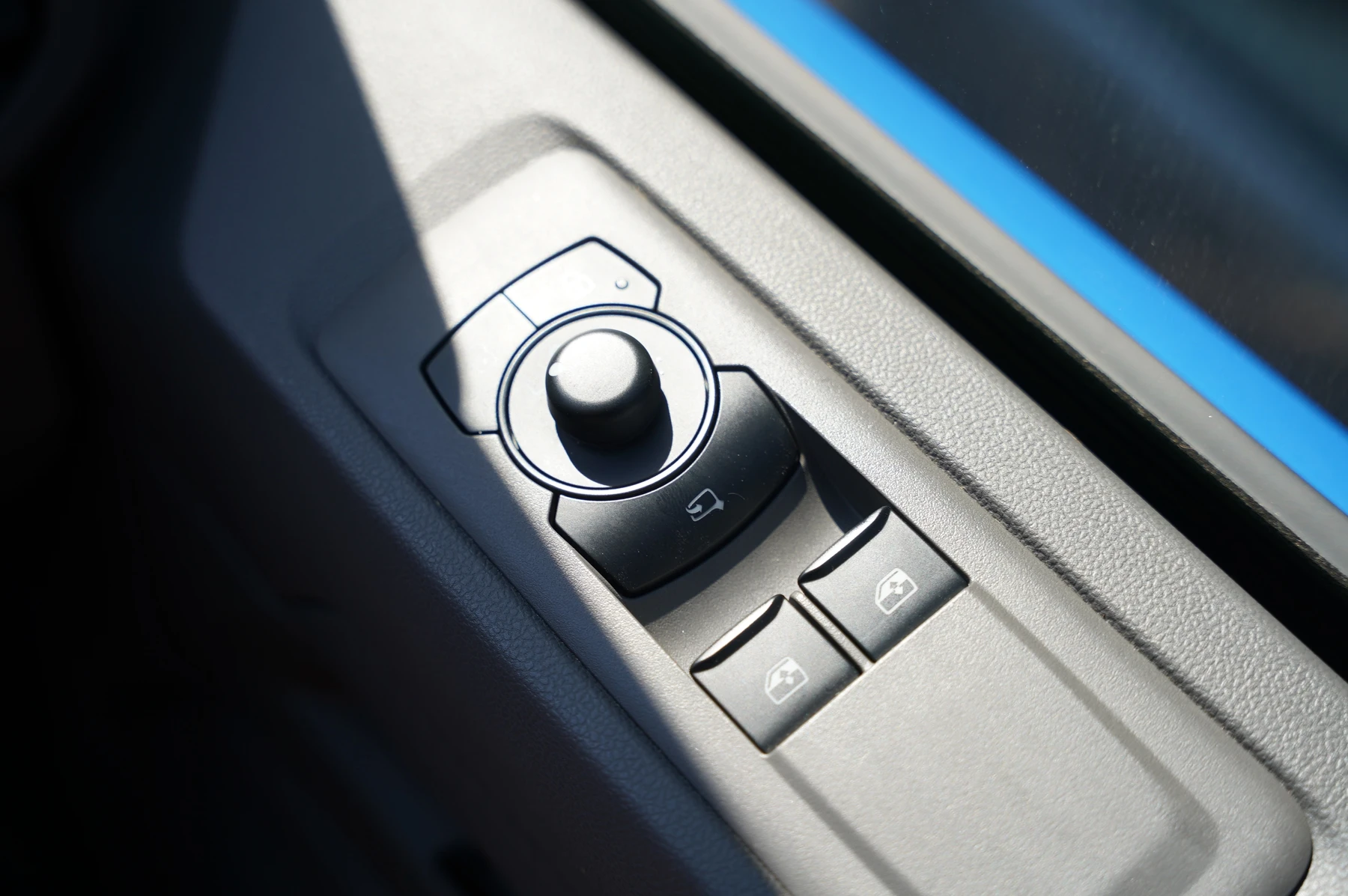 Volkswagen-Transporter-image-18