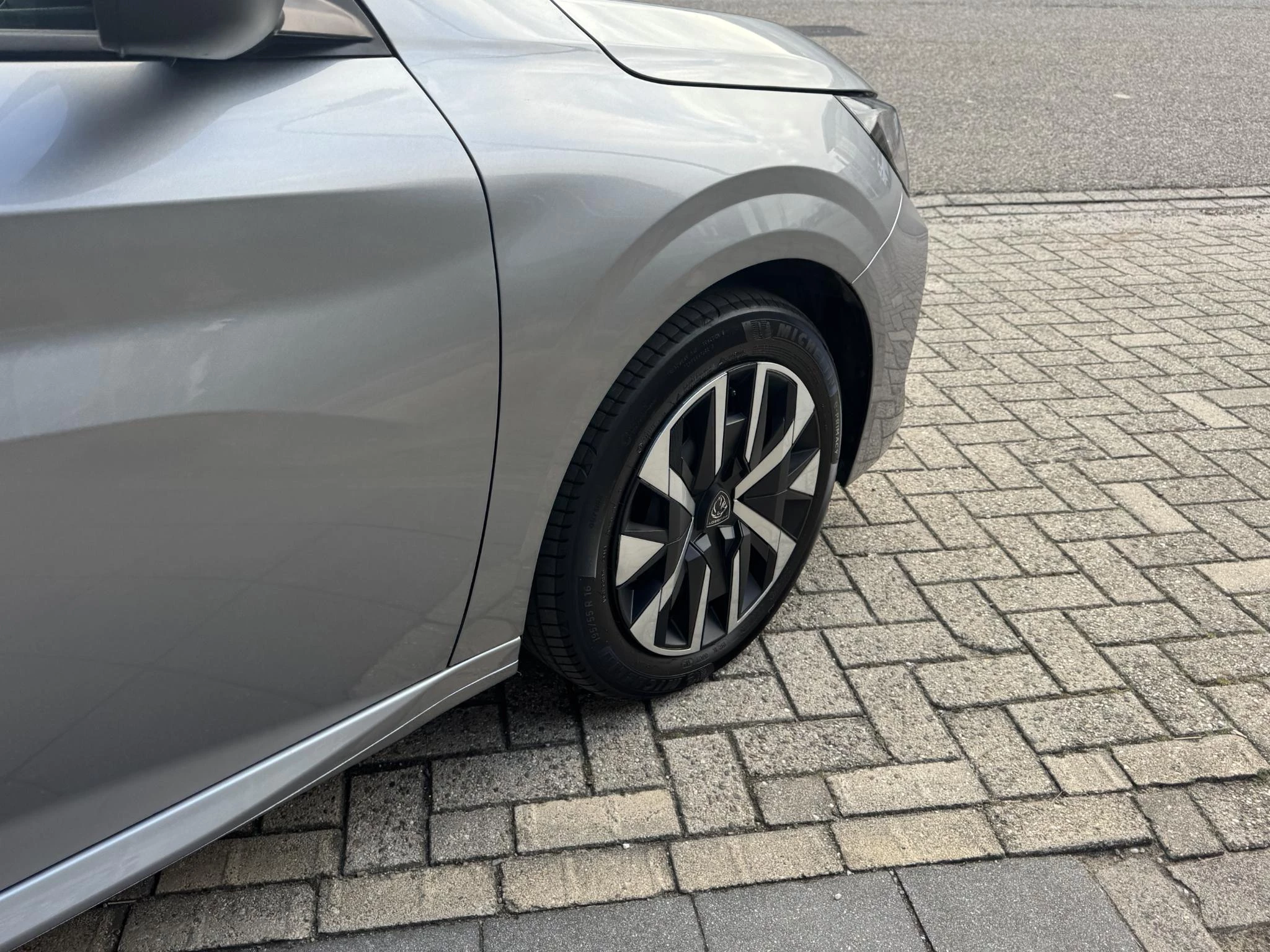 Peugeot-208-image-12