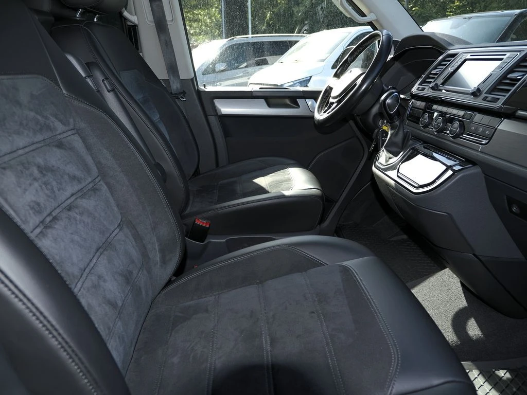 Volkswagen-Transporter-image-9