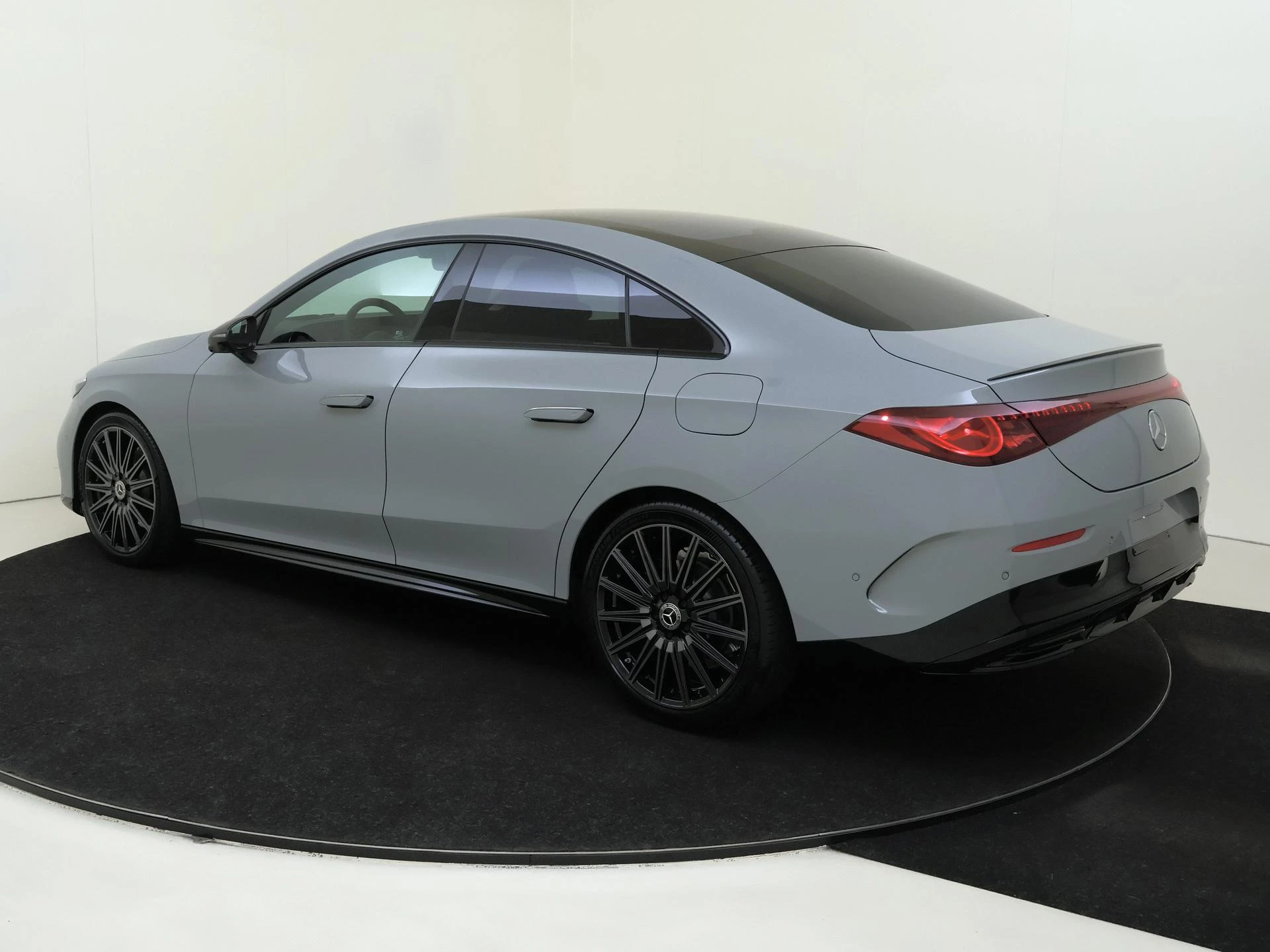Mercedes-Benz-CLA-image-2