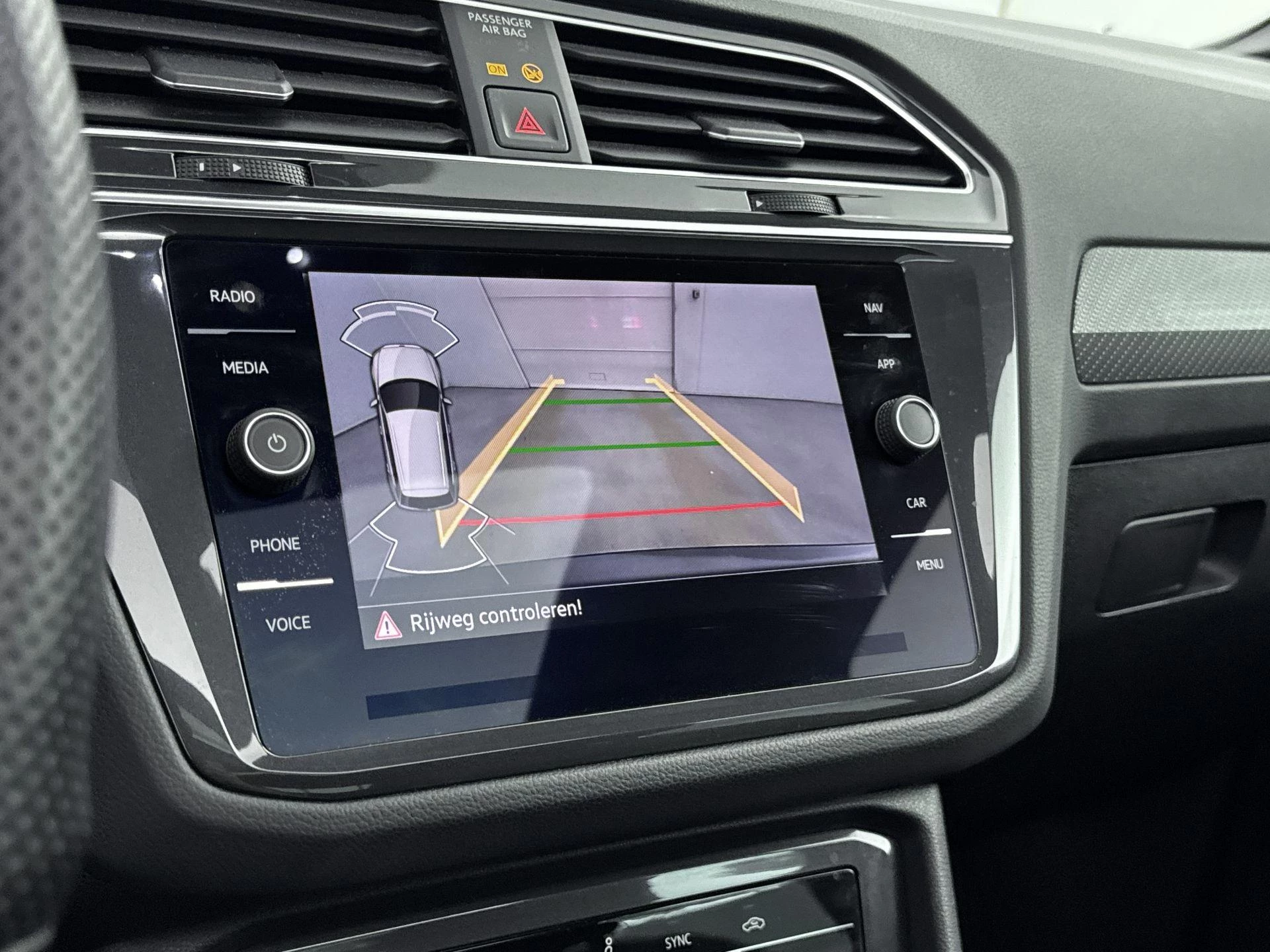 Volkswagen-Tiguan-image-10