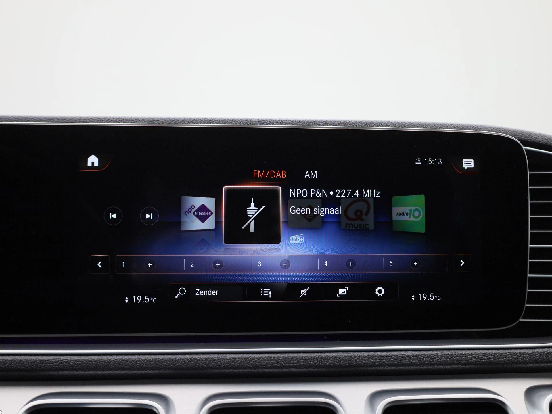 Mercedes-Benz-GLE-image-23