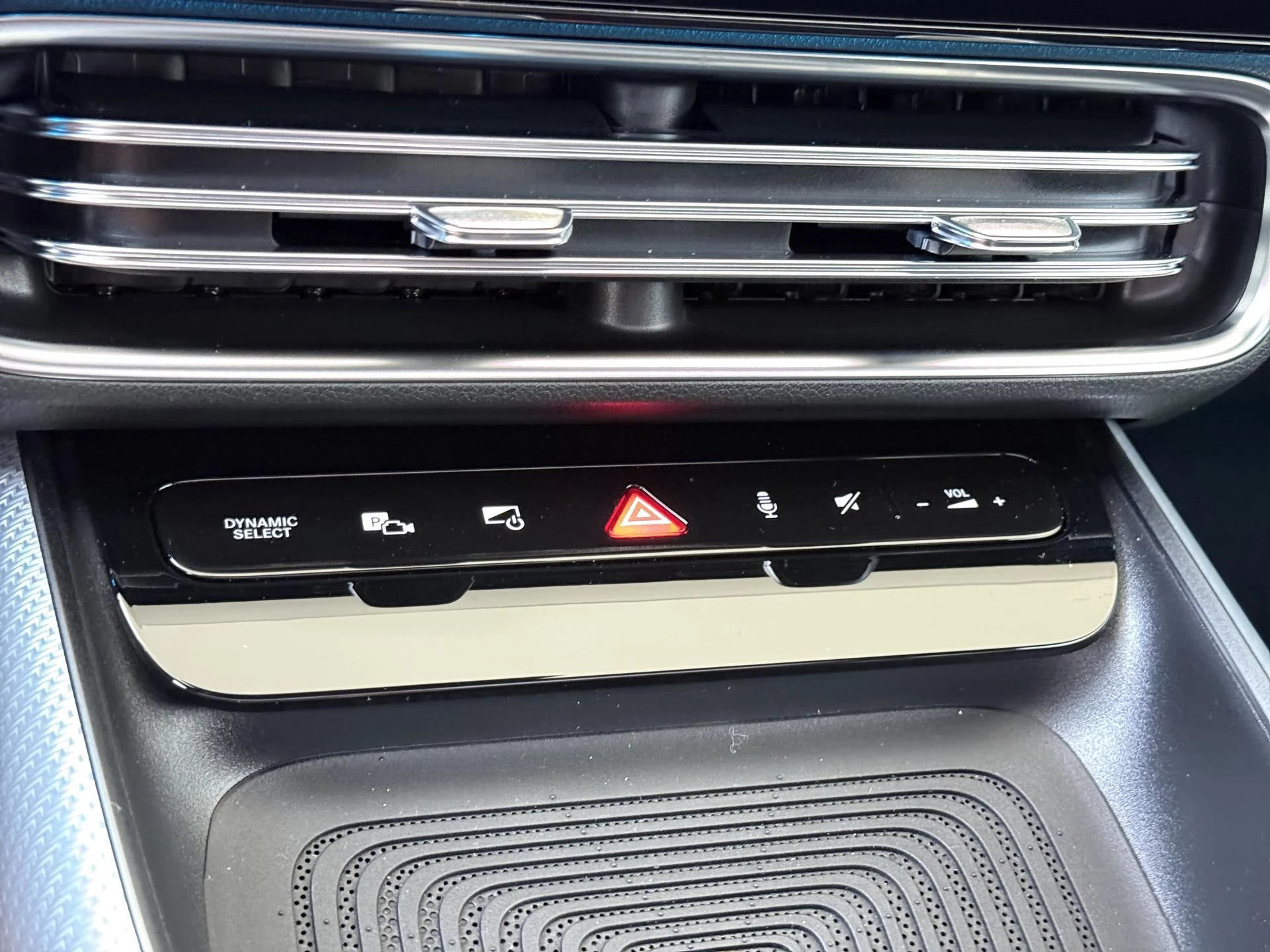 Mercedes-Benz-CLA-image-19