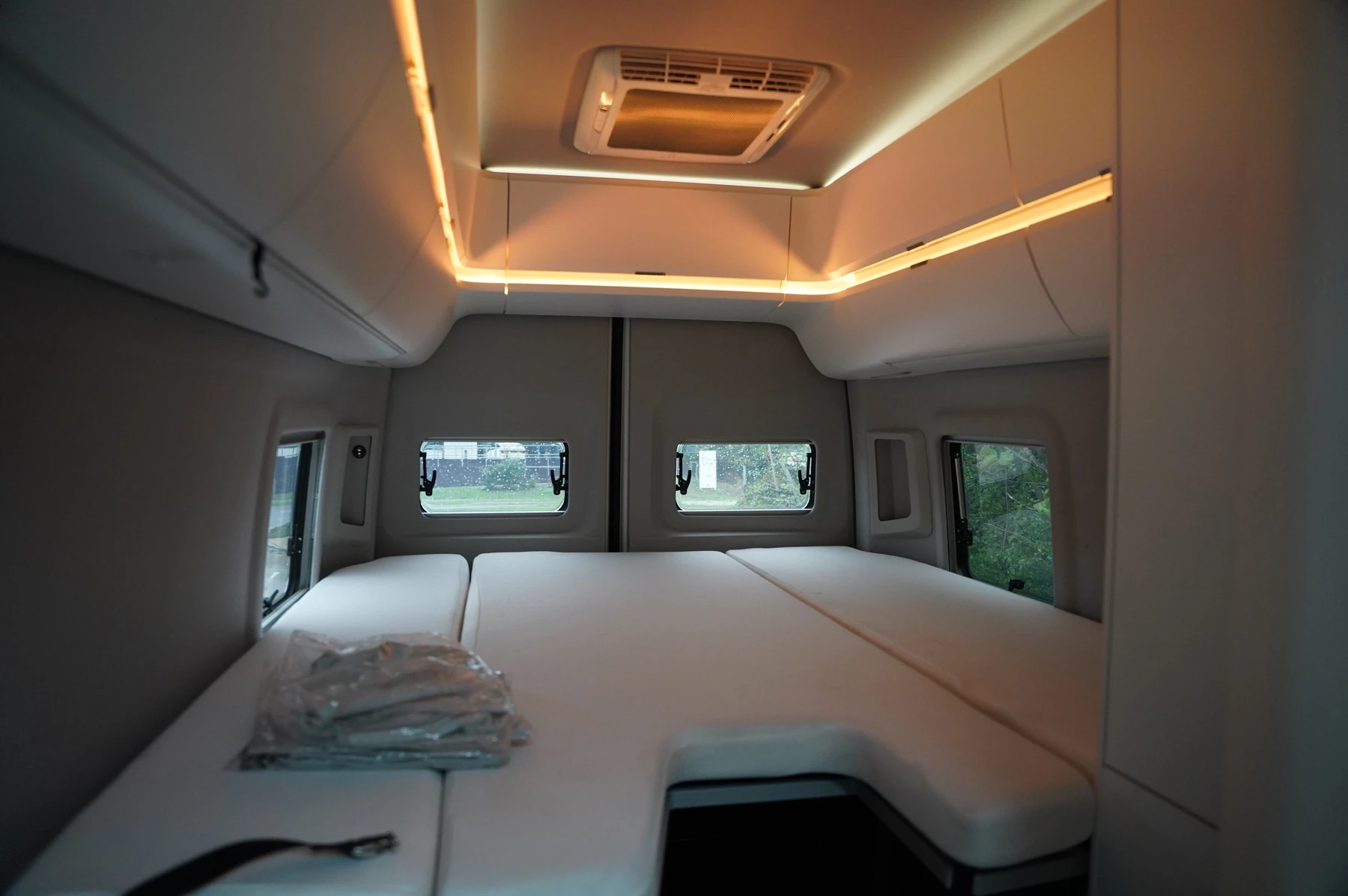 Volkswagen-California-image-9