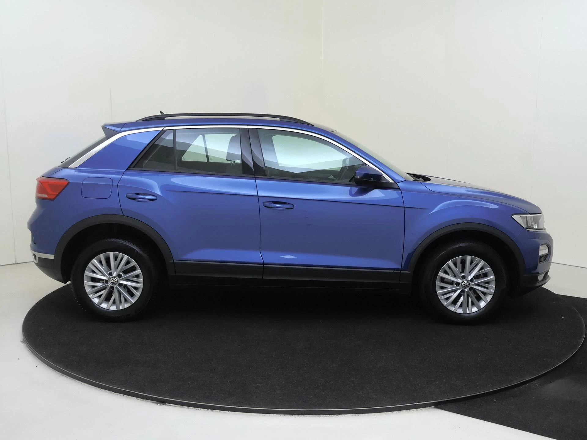 Volkswagen-T-Roc-image-8