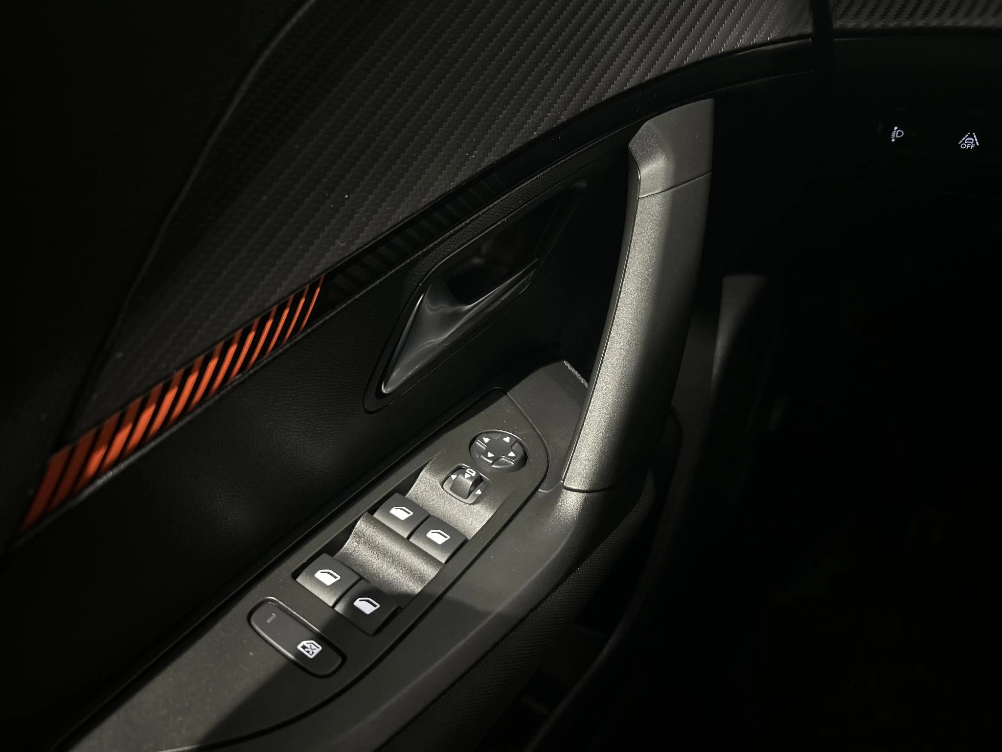 Peugeot-e-2008-image-16