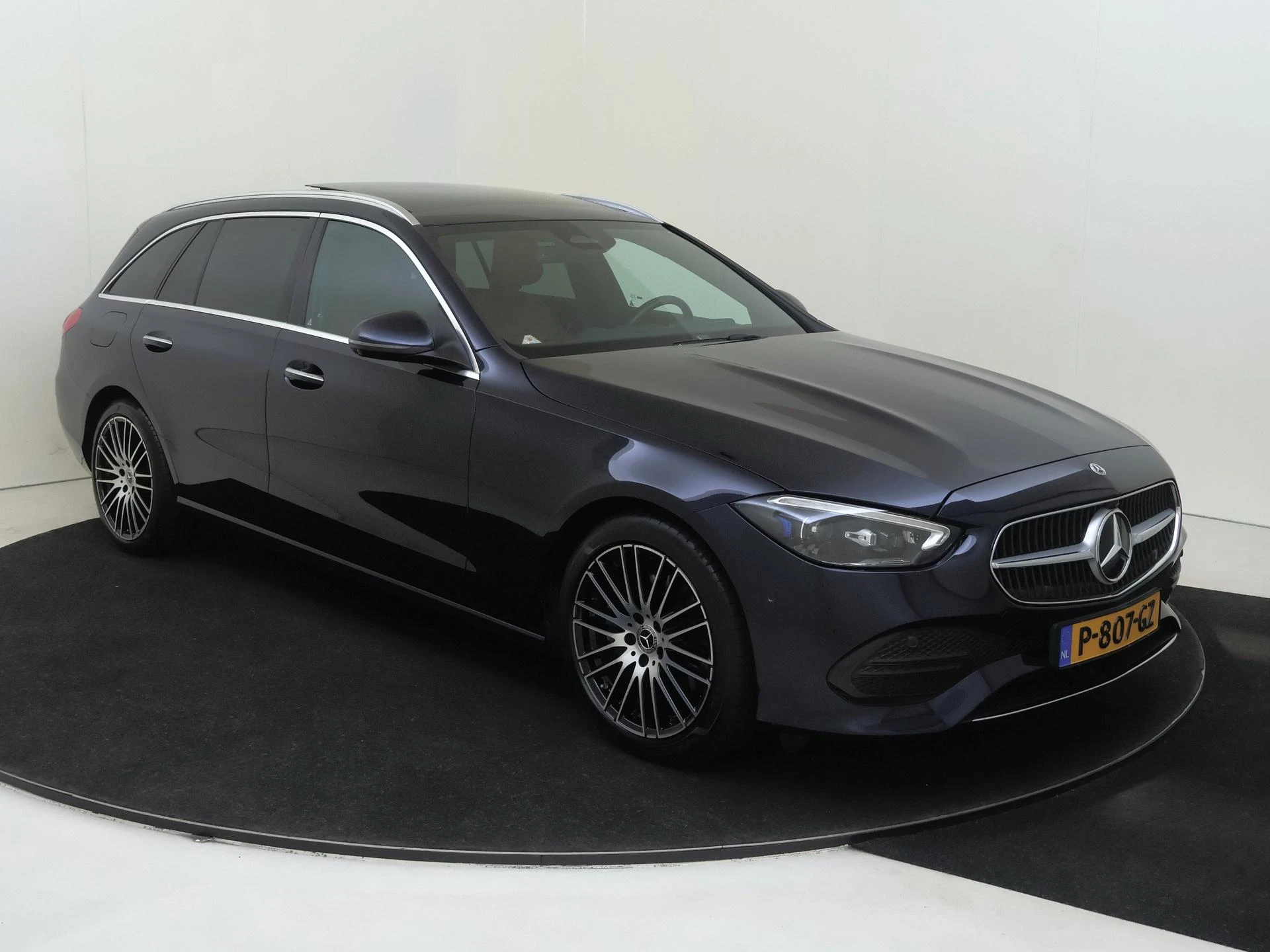 Mercedes-Benz-C-Klasse-image-1