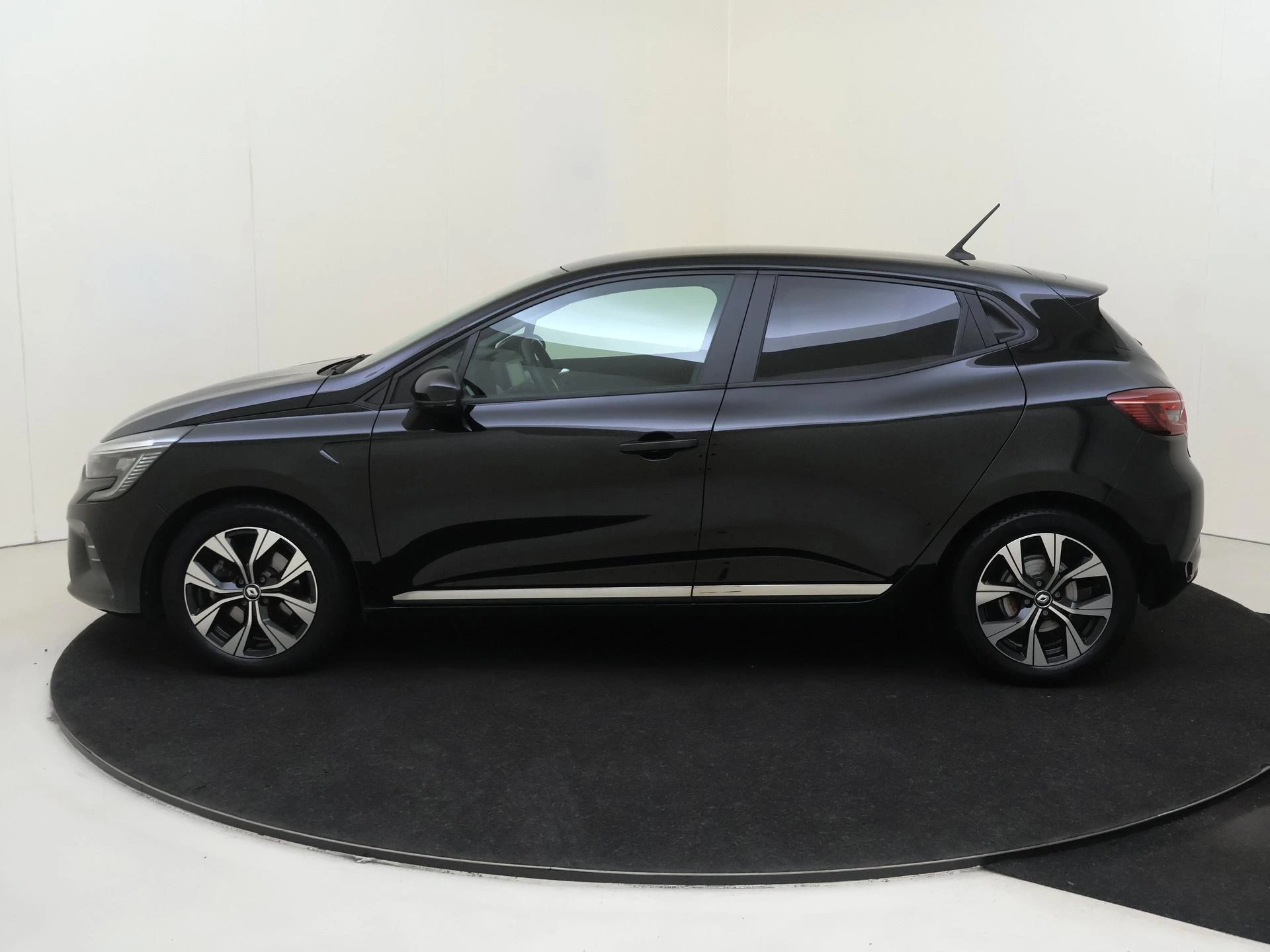 Renault-Clio-image-7