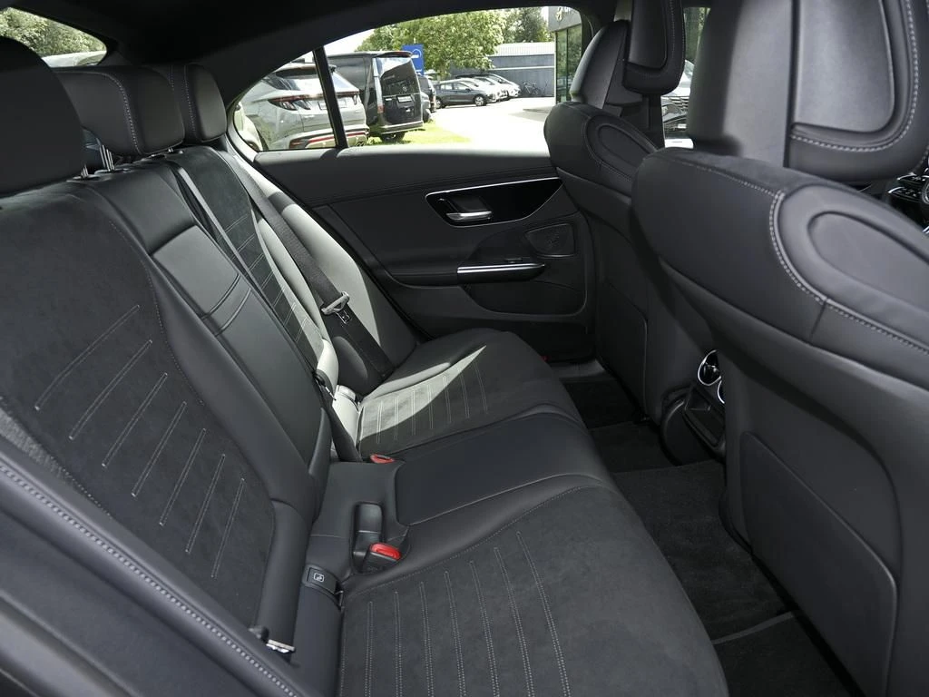 Mercedes-Benz-C-Klasse 300-image-14