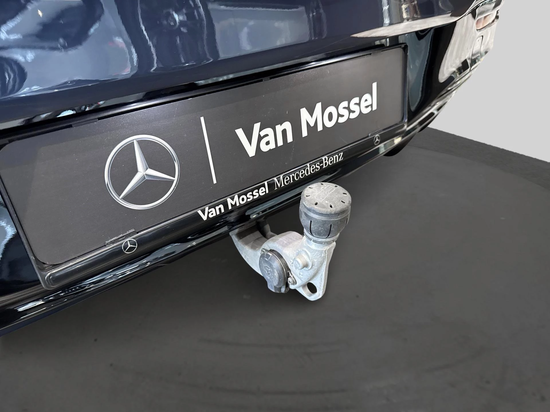 Mercedes-Benz-EQS-image-17