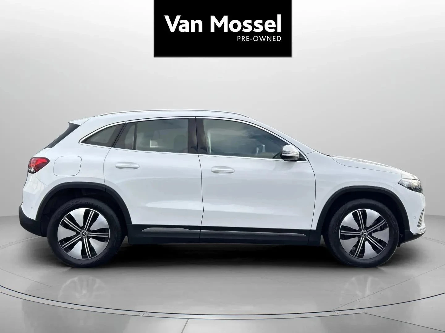 Mercedes-Benz-EQA-image-3