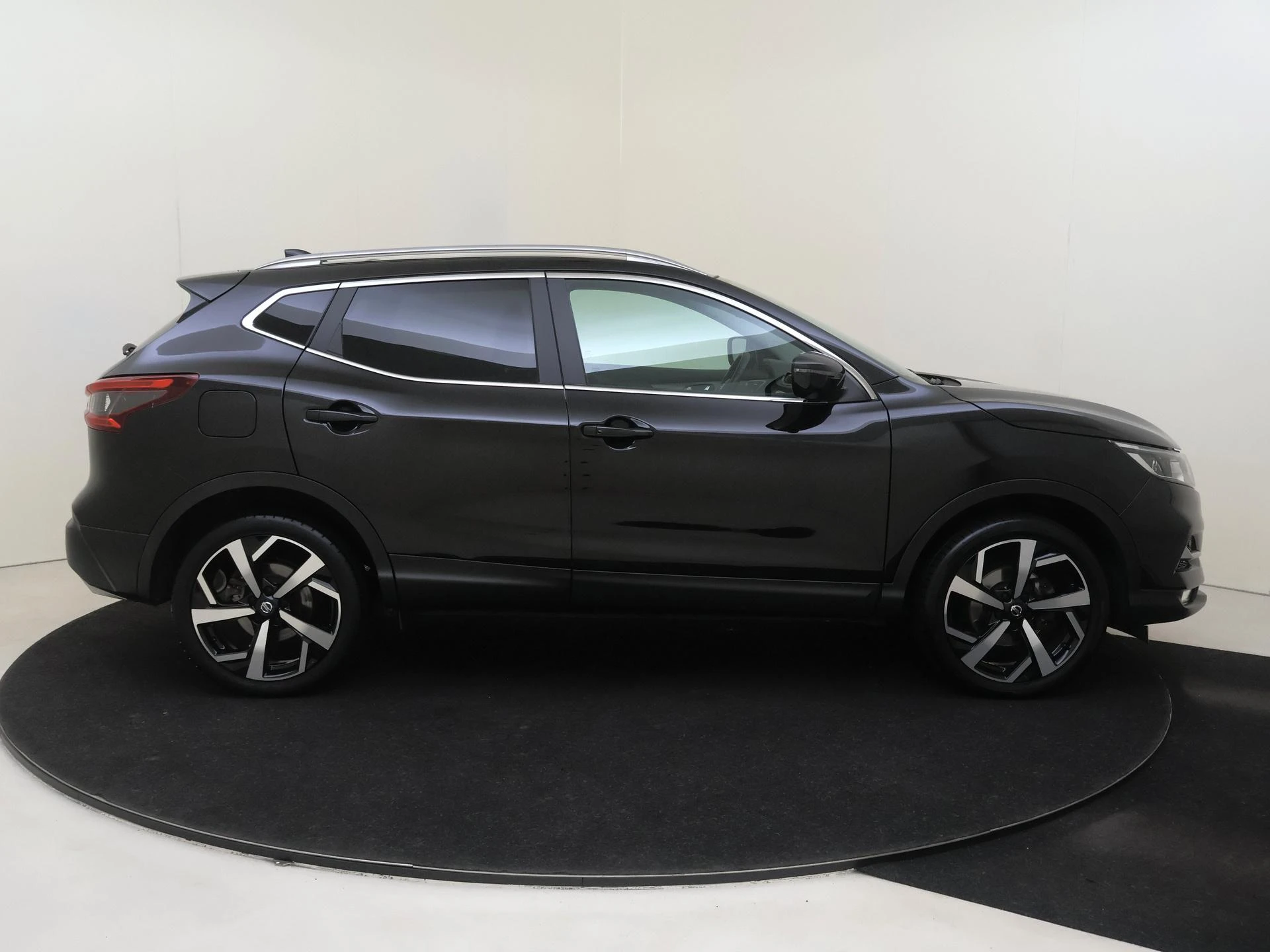 Nissan-QASHQAI-image-8