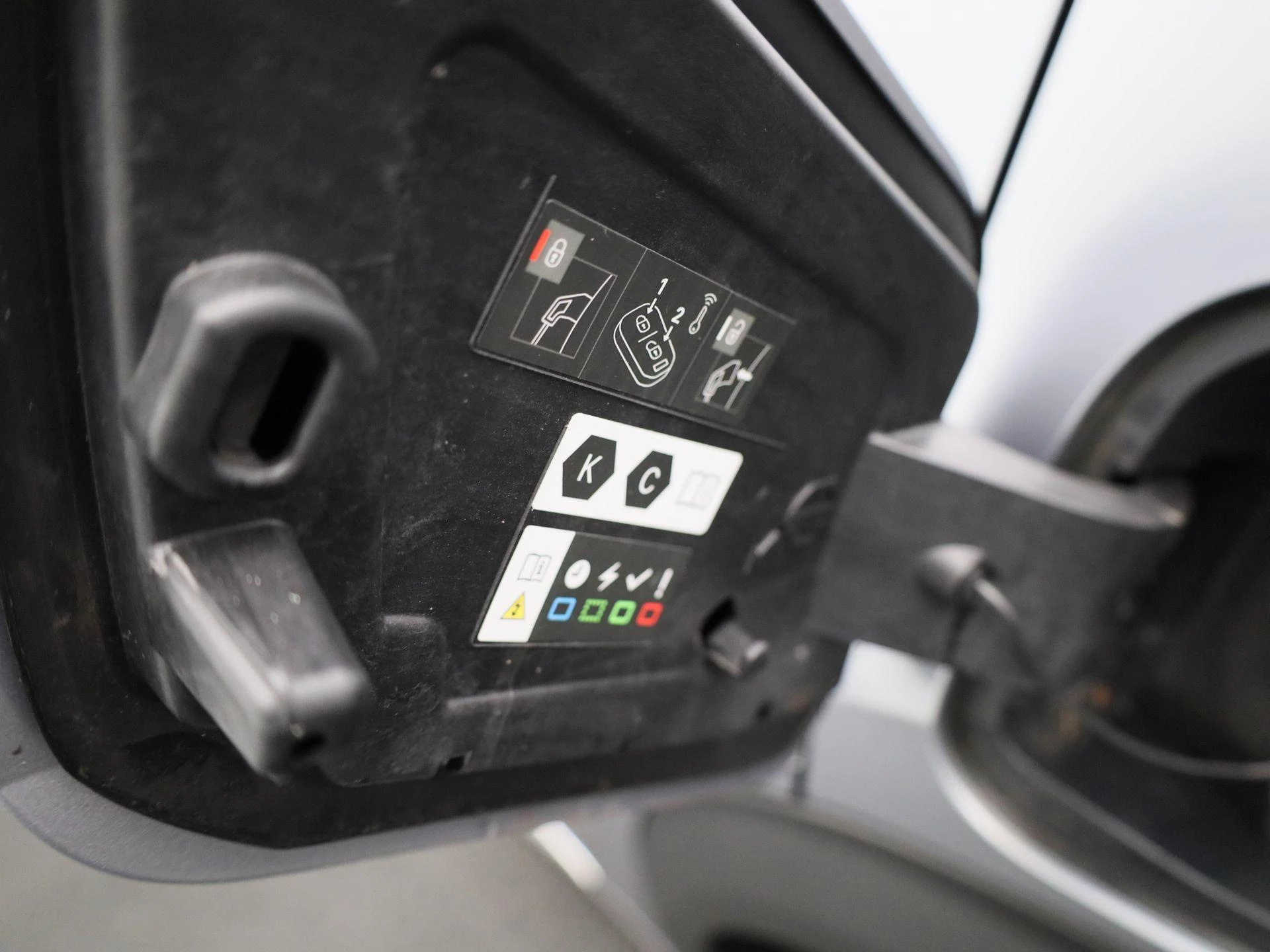 Peugeot-e-2008-image-17