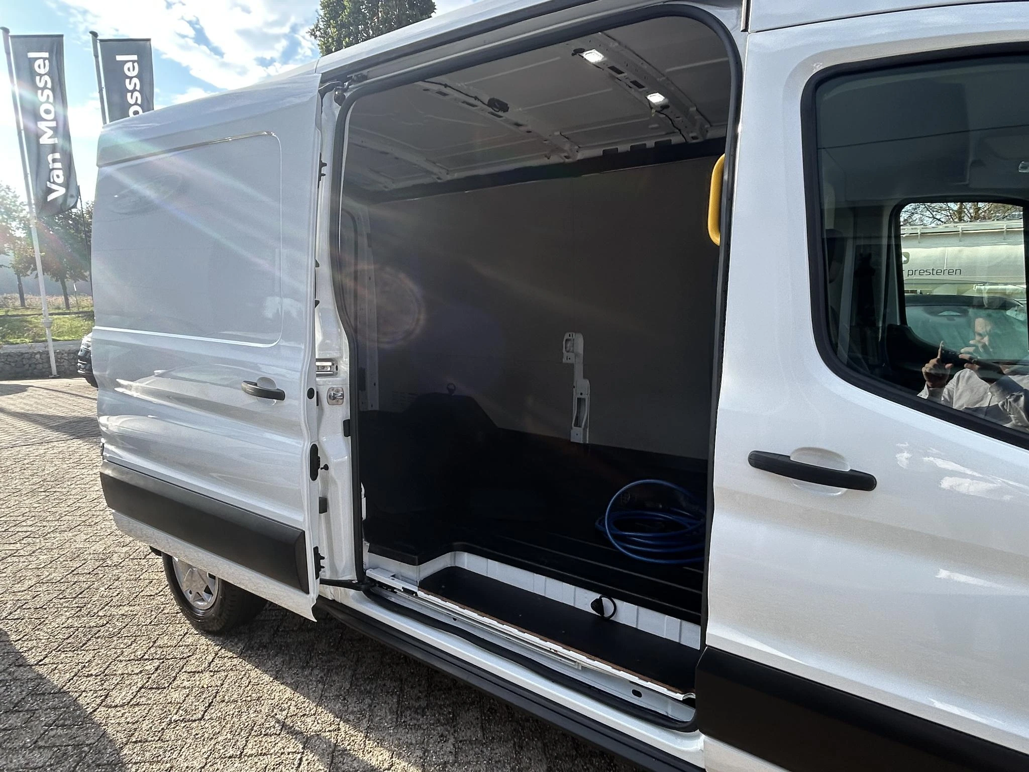 Ford-E-Transit-image-10
