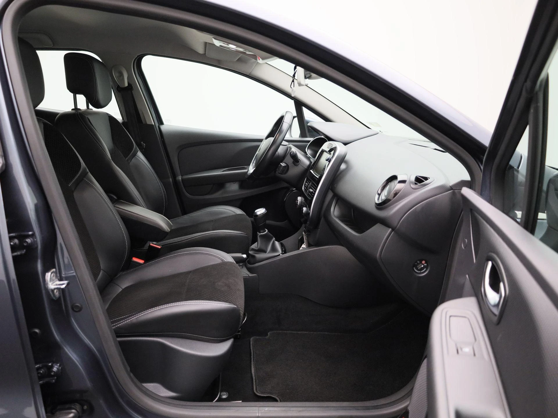 Renault-Clio-image-33