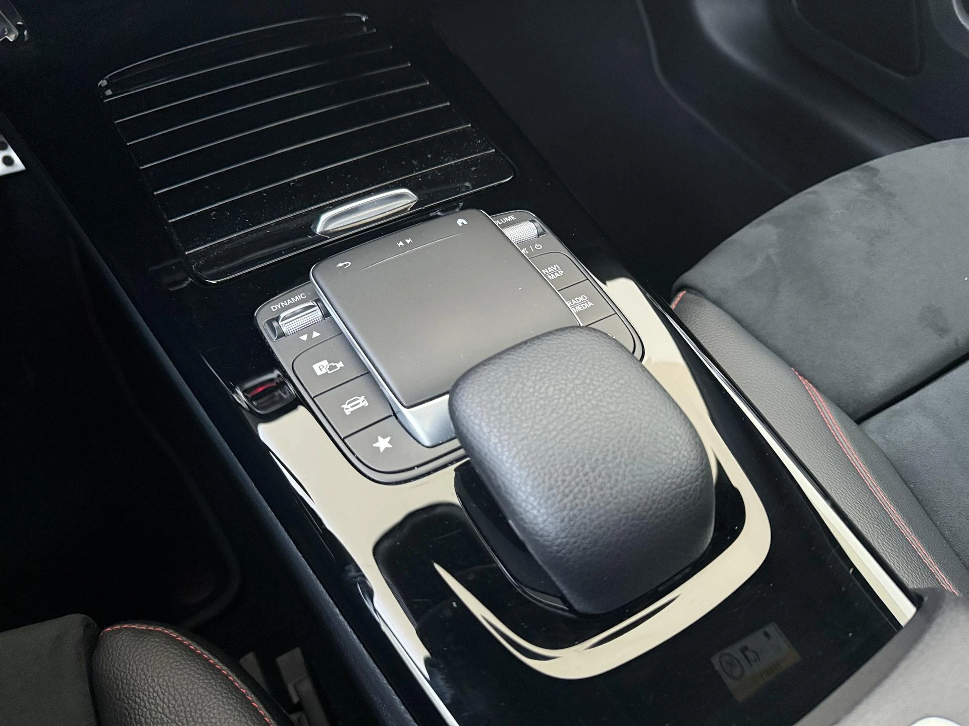 Mercedes-Benz-A-Klasse-image-20