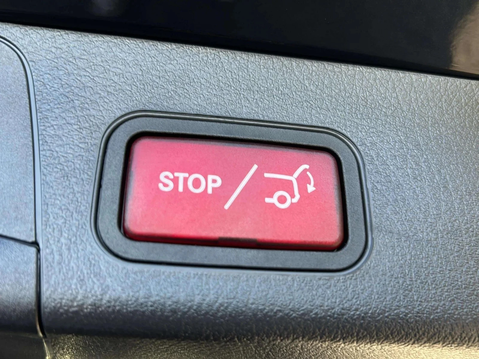 Mercedes-Benz-EQB-image-20