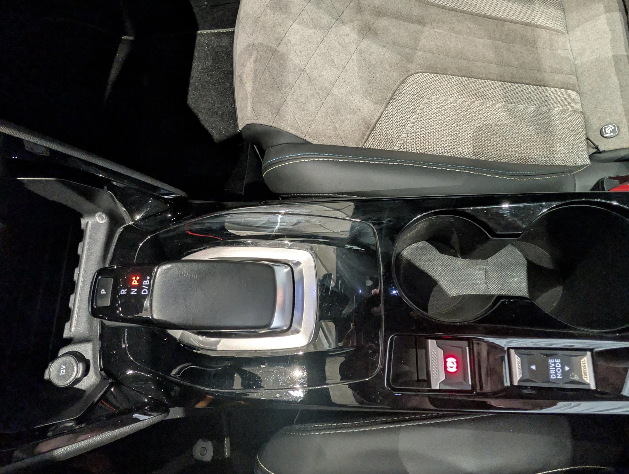 Peugeot-e-208-image-23