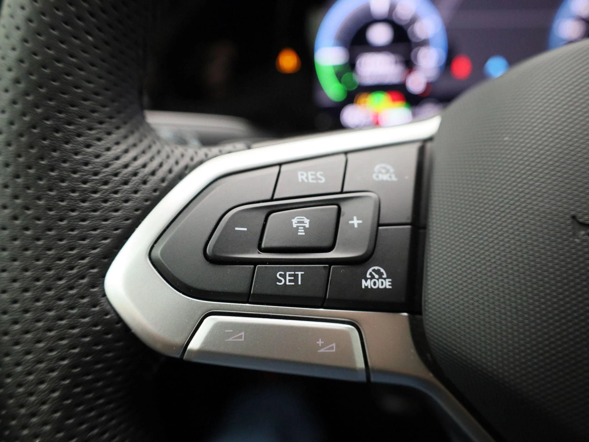 Volkswagen-Golf-image-20