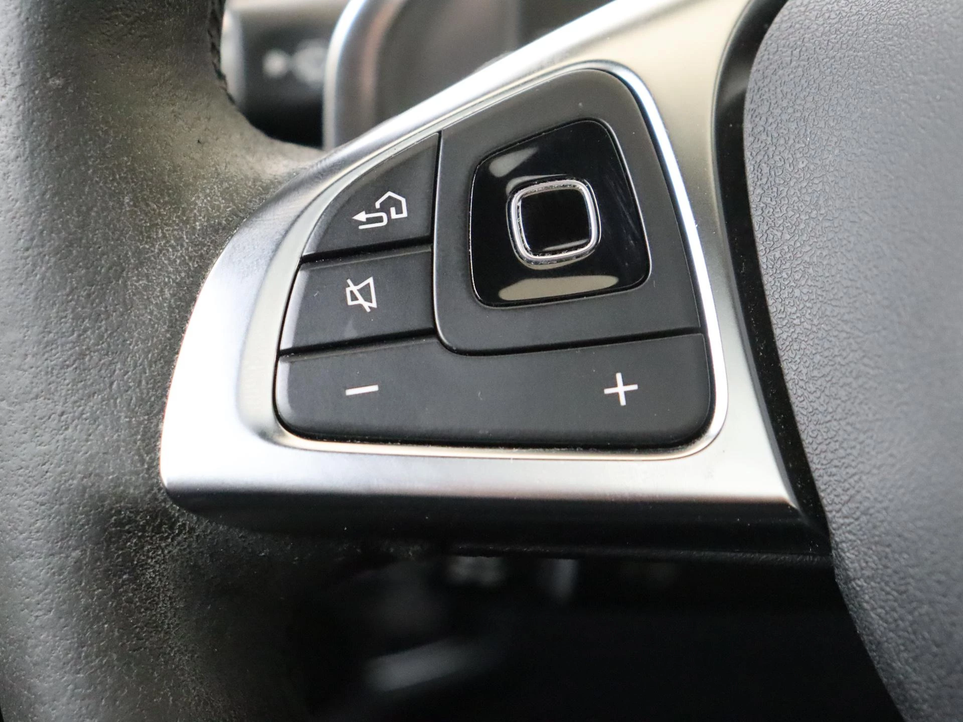 Mercedes-Benz-E-Klasse-image-20