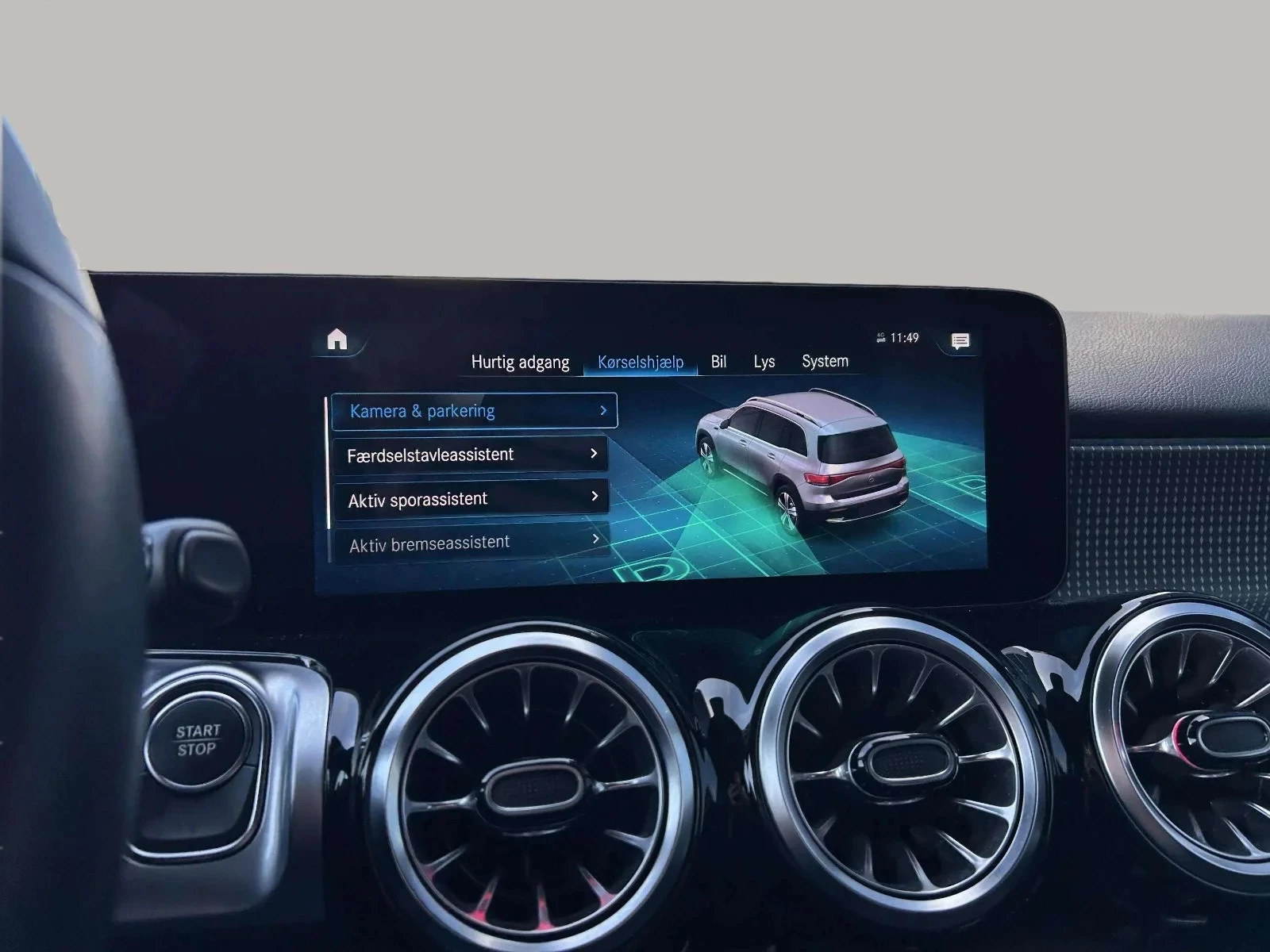 Mercedes-Benz-EQB-image-19