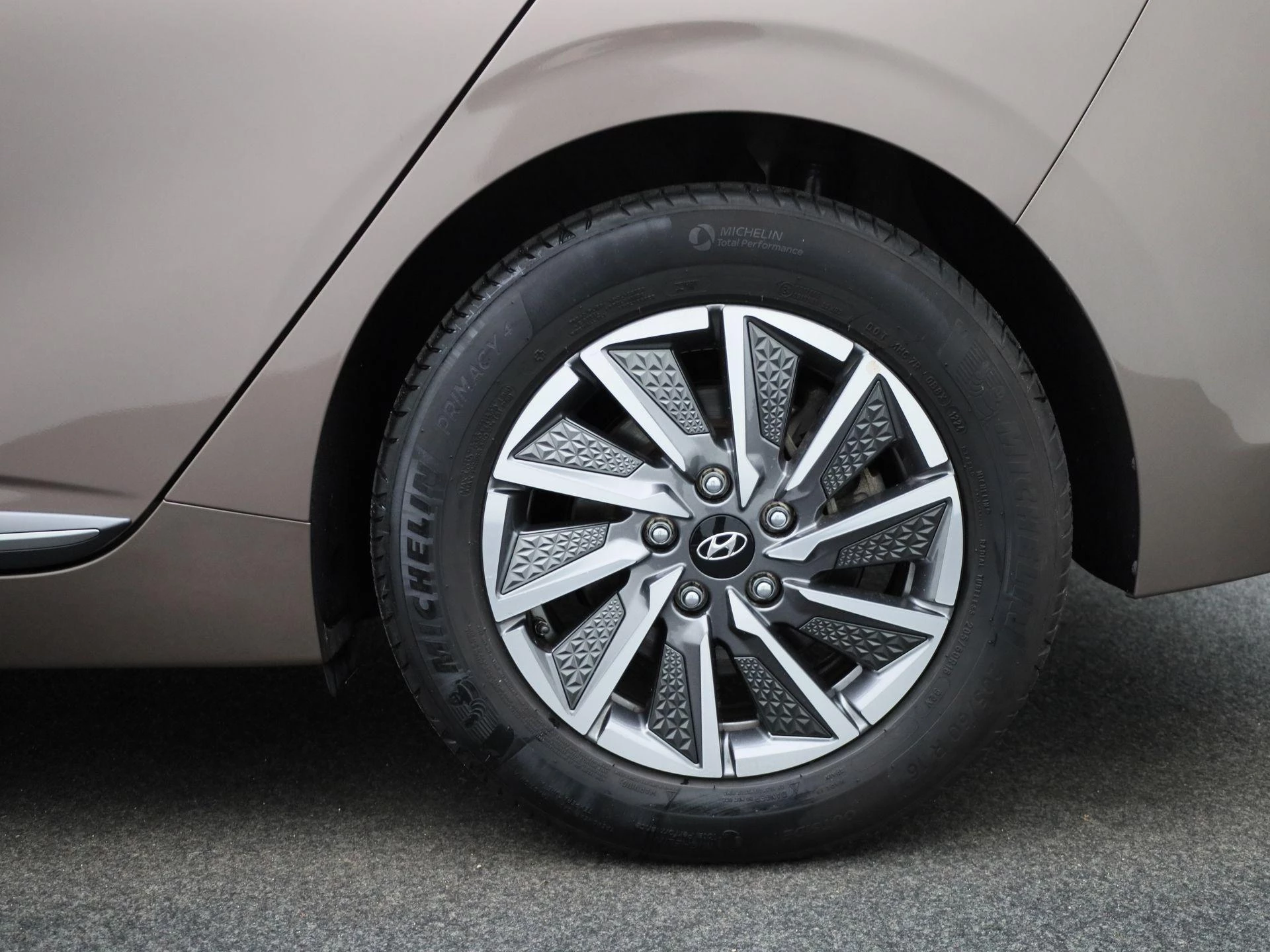 Hyundai-IONIQ-image-12