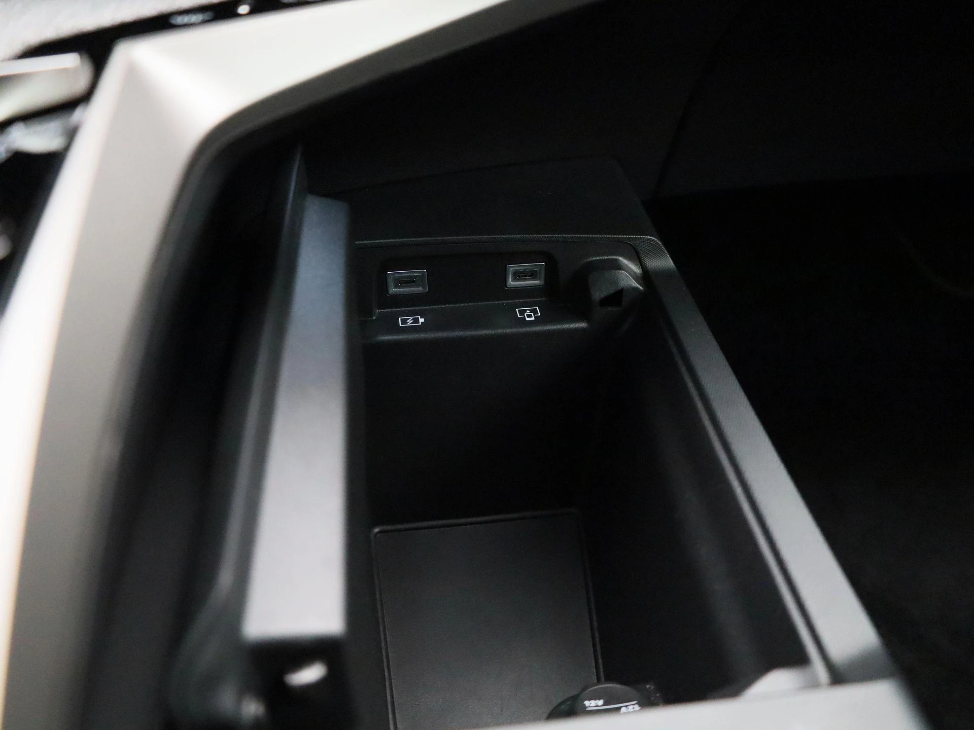 Peugeot 3008 1.2 HYBRID 145 e-DSC6 GT