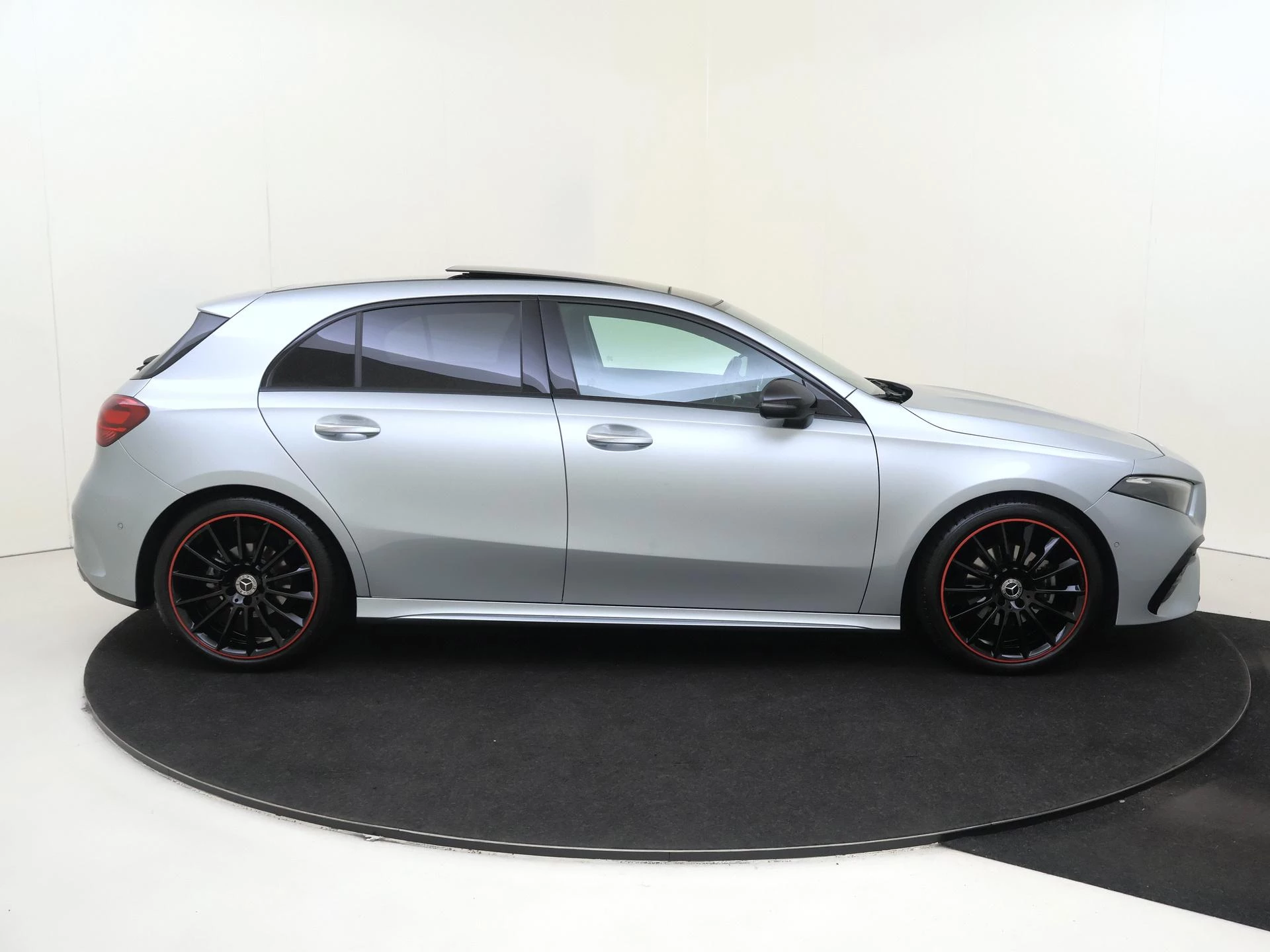 Mercedes-Benz-A-Klasse-image-8