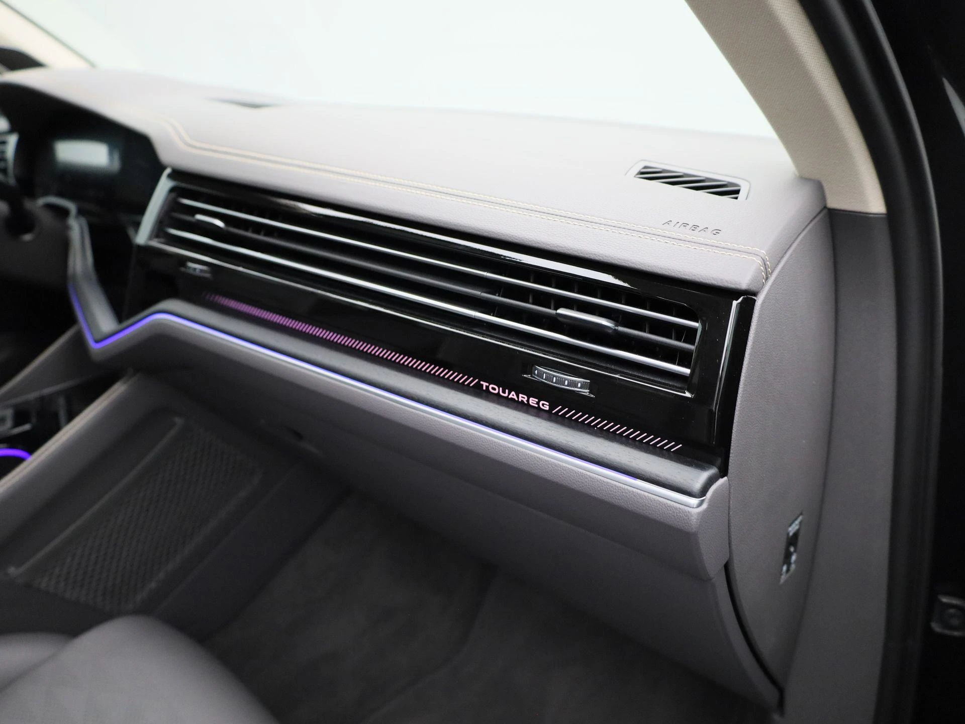 Volkswagen-Touareg-image-37