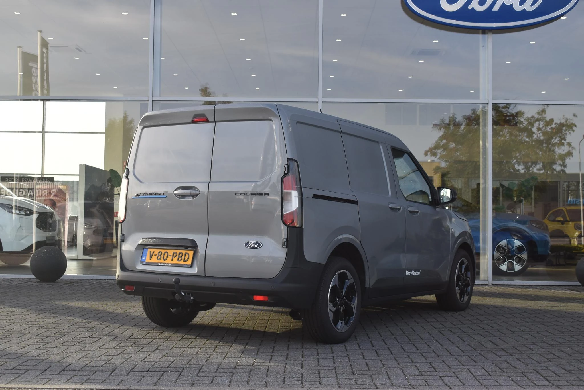 Ford-E-Transit Courier-image-4
