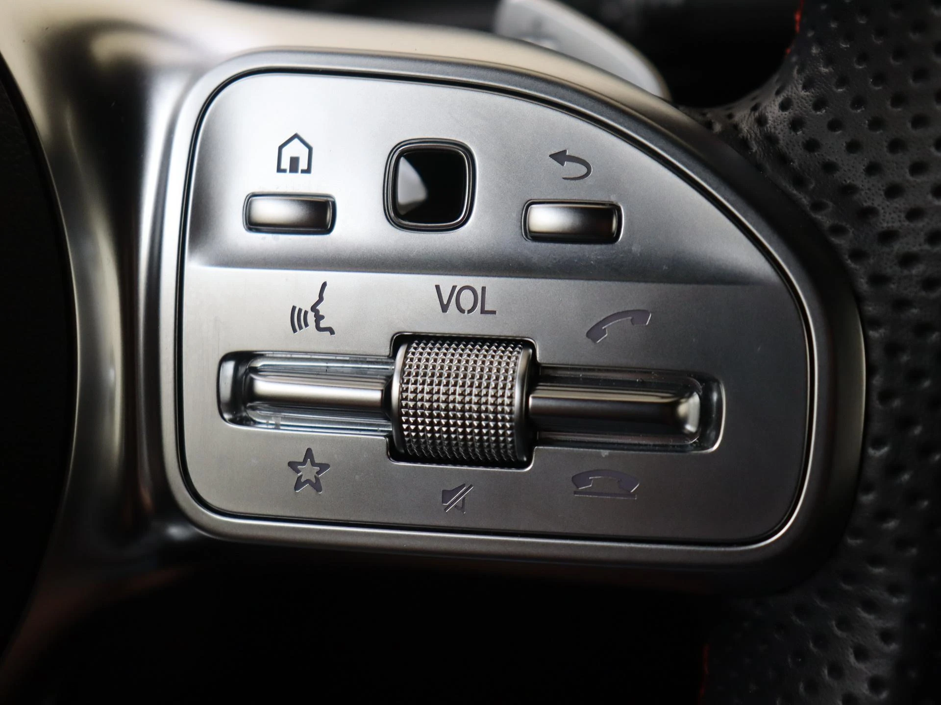Mercedes-Benz-EQA-image-17