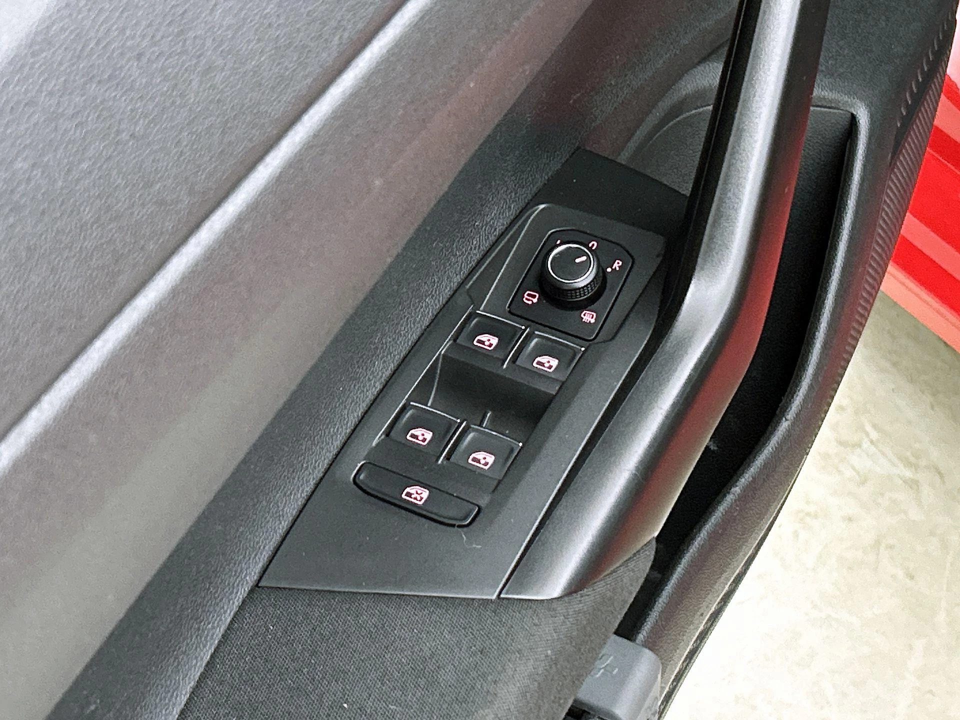 Volkswagen-Polo-image-24