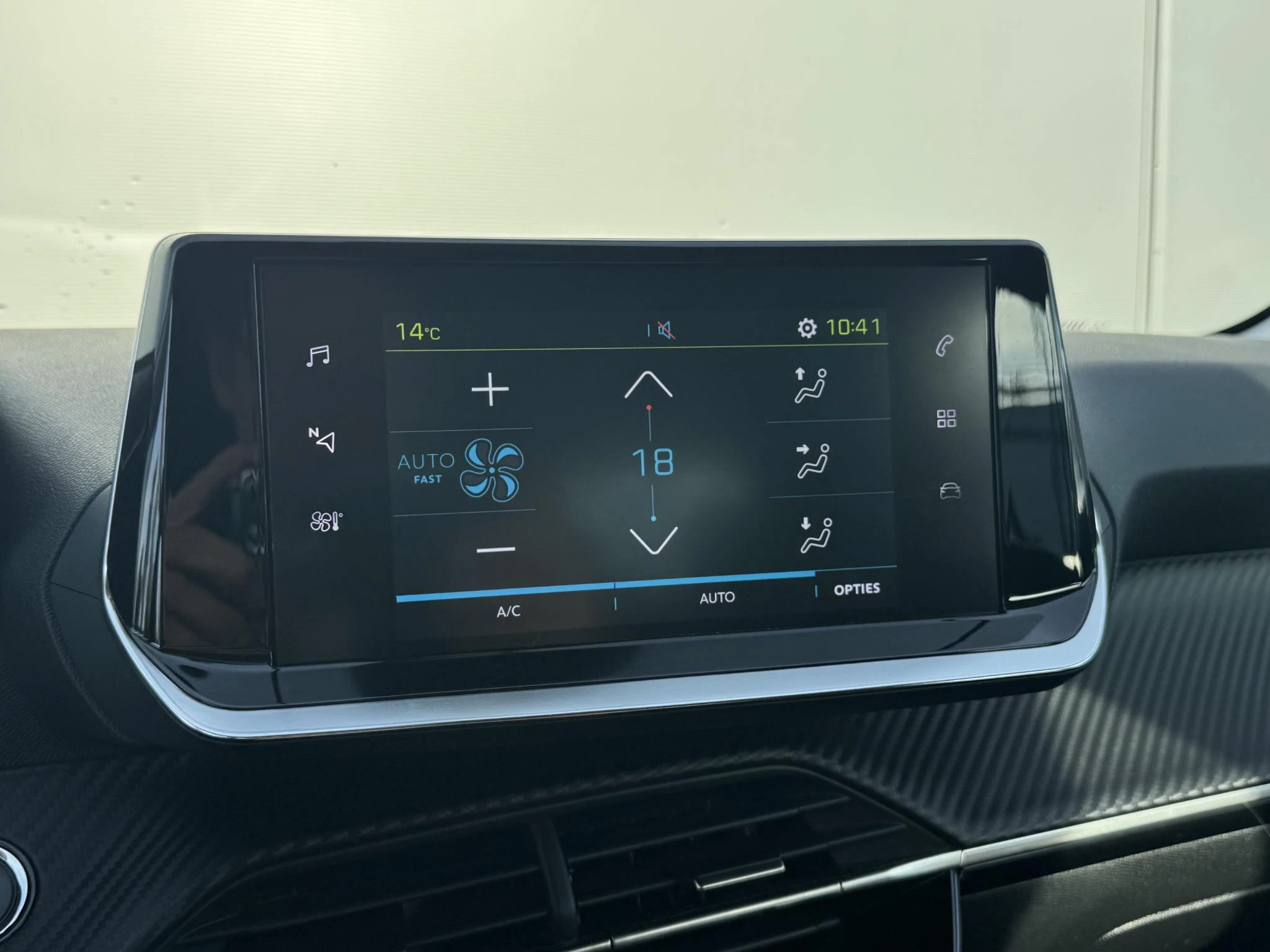 Peugeot-e-208-image-17