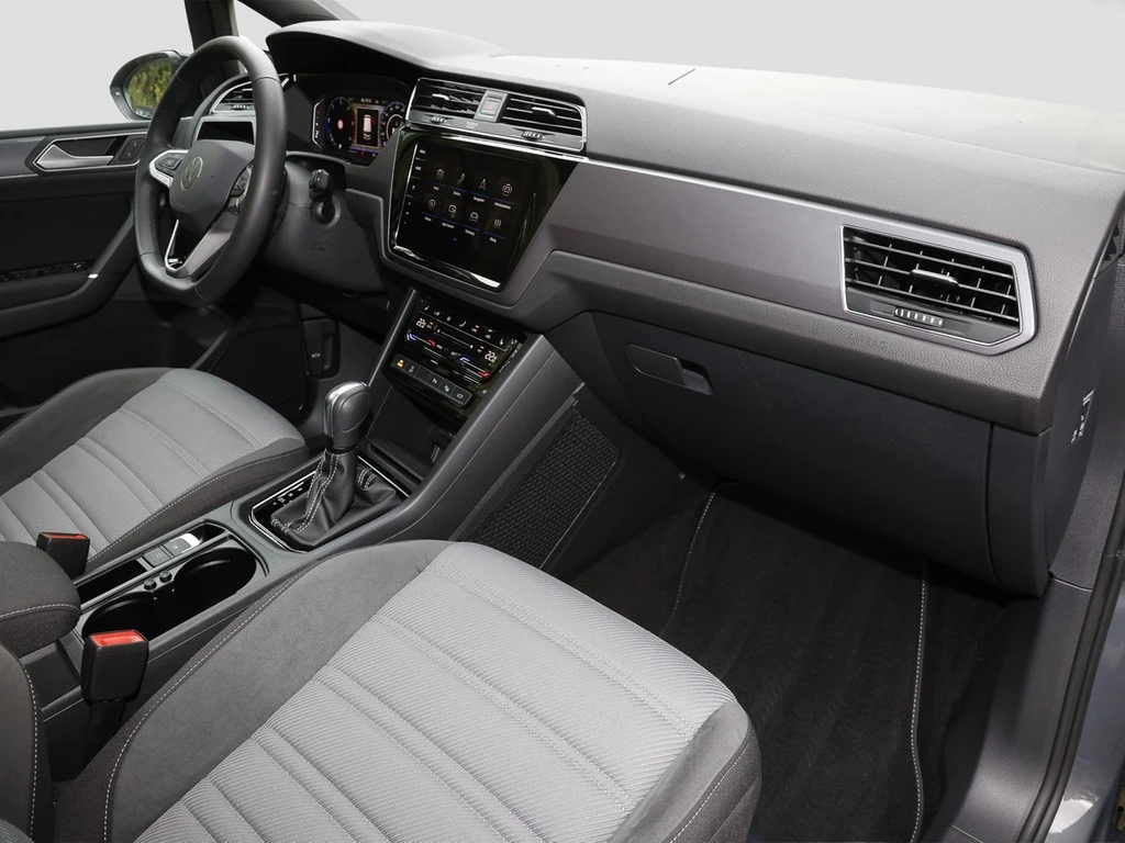 Volkswagen-Touran-image-7